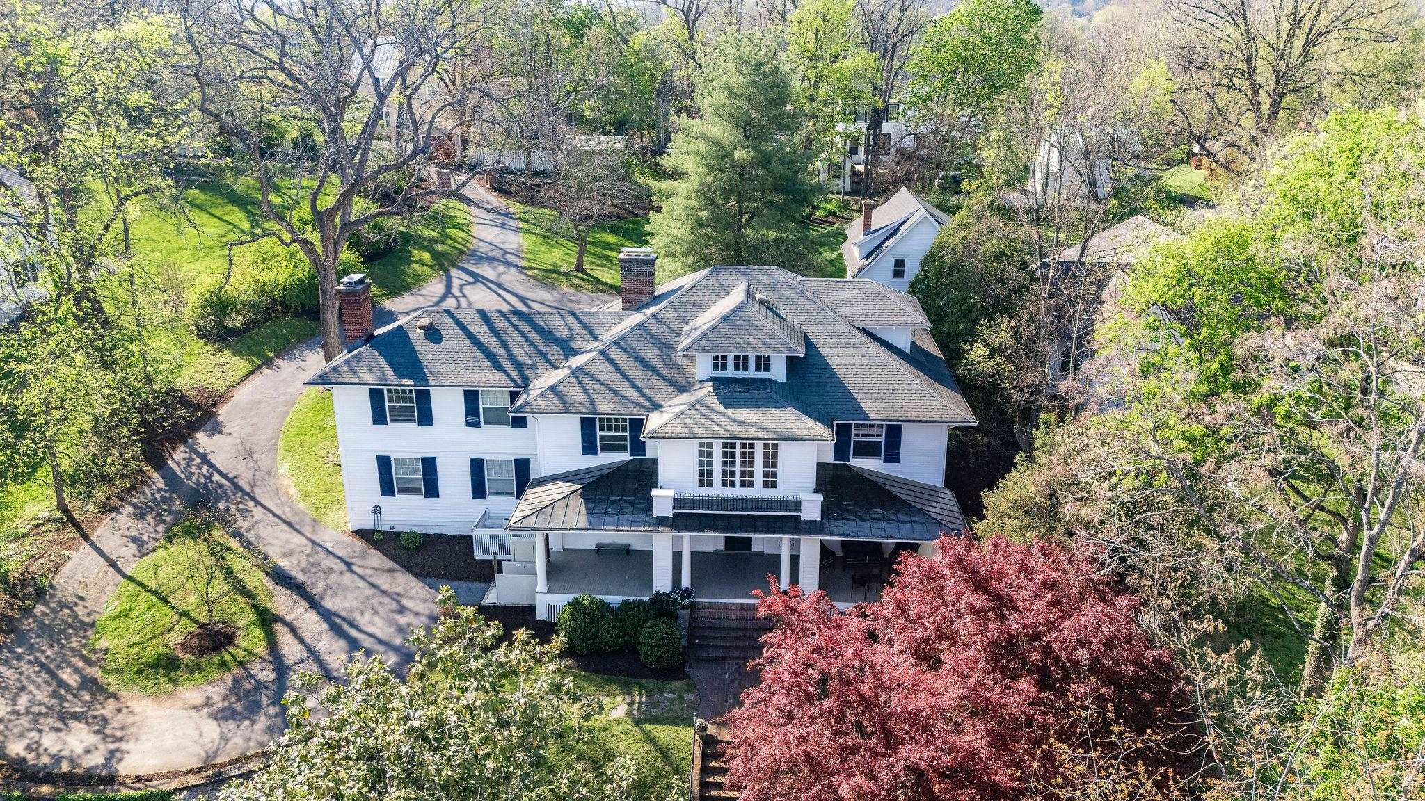 675 E BEVERLEY ST, STAUNTON, Virginia 24401, 4 Bedrooms Bedrooms, ,3 BathroomsBathrooms,Residential,675 E BEVERLEY ST,663500 MLS # 663500