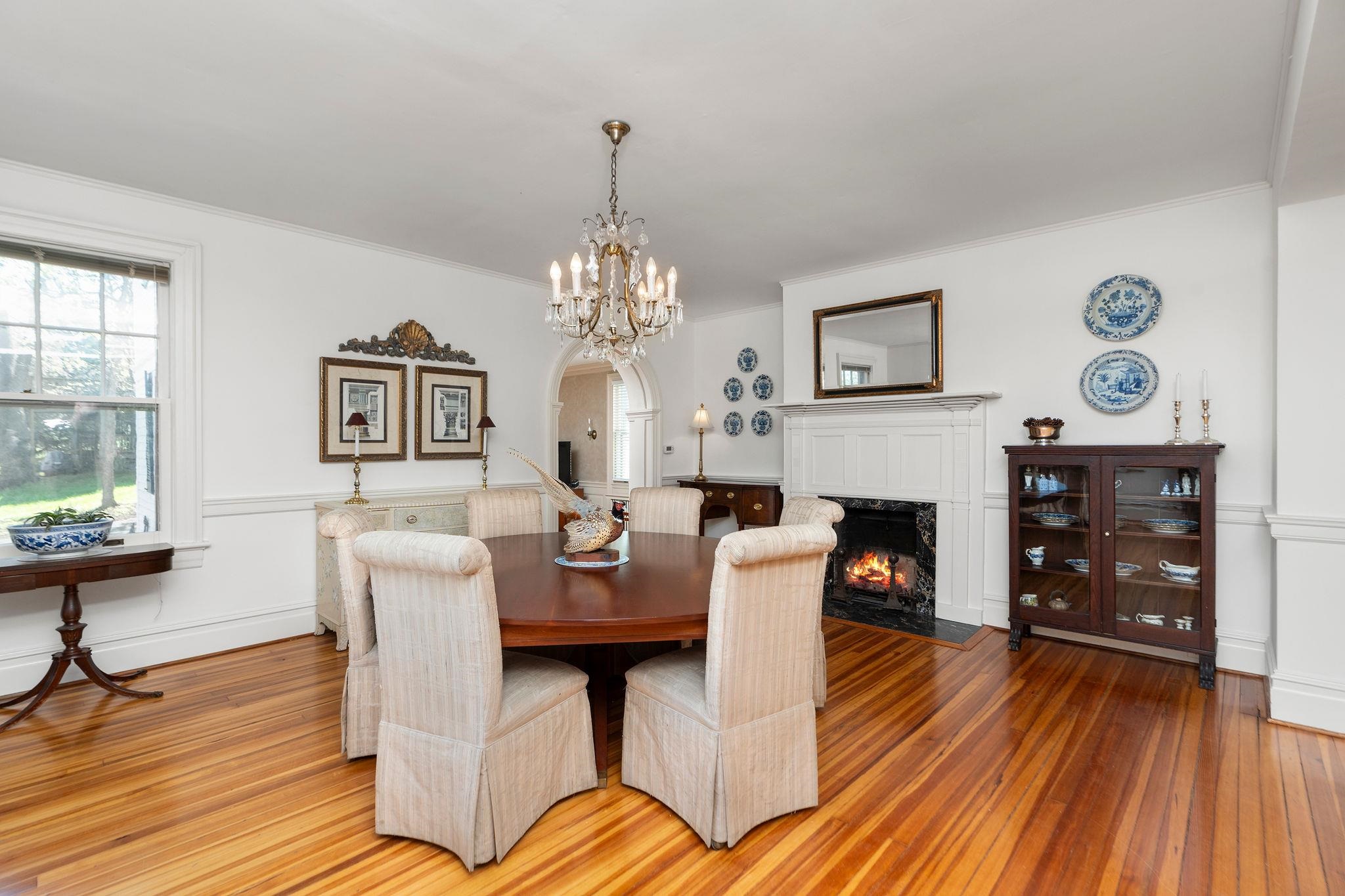 675 E BEVERLEY ST, STAUNTON, Virginia 24401, 4 Bedrooms Bedrooms, ,3 BathroomsBathrooms,Residential,675 E BEVERLEY ST,663500 MLS # 663500