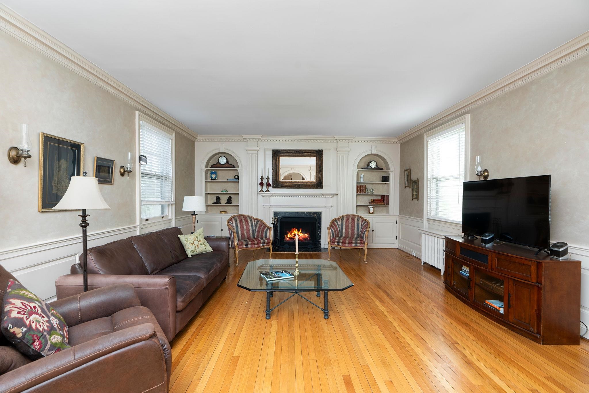 675 E BEVERLEY ST, STAUNTON, Virginia 24401, 4 Bedrooms Bedrooms, ,3 BathroomsBathrooms,Residential,675 E BEVERLEY ST,663500 MLS # 663500