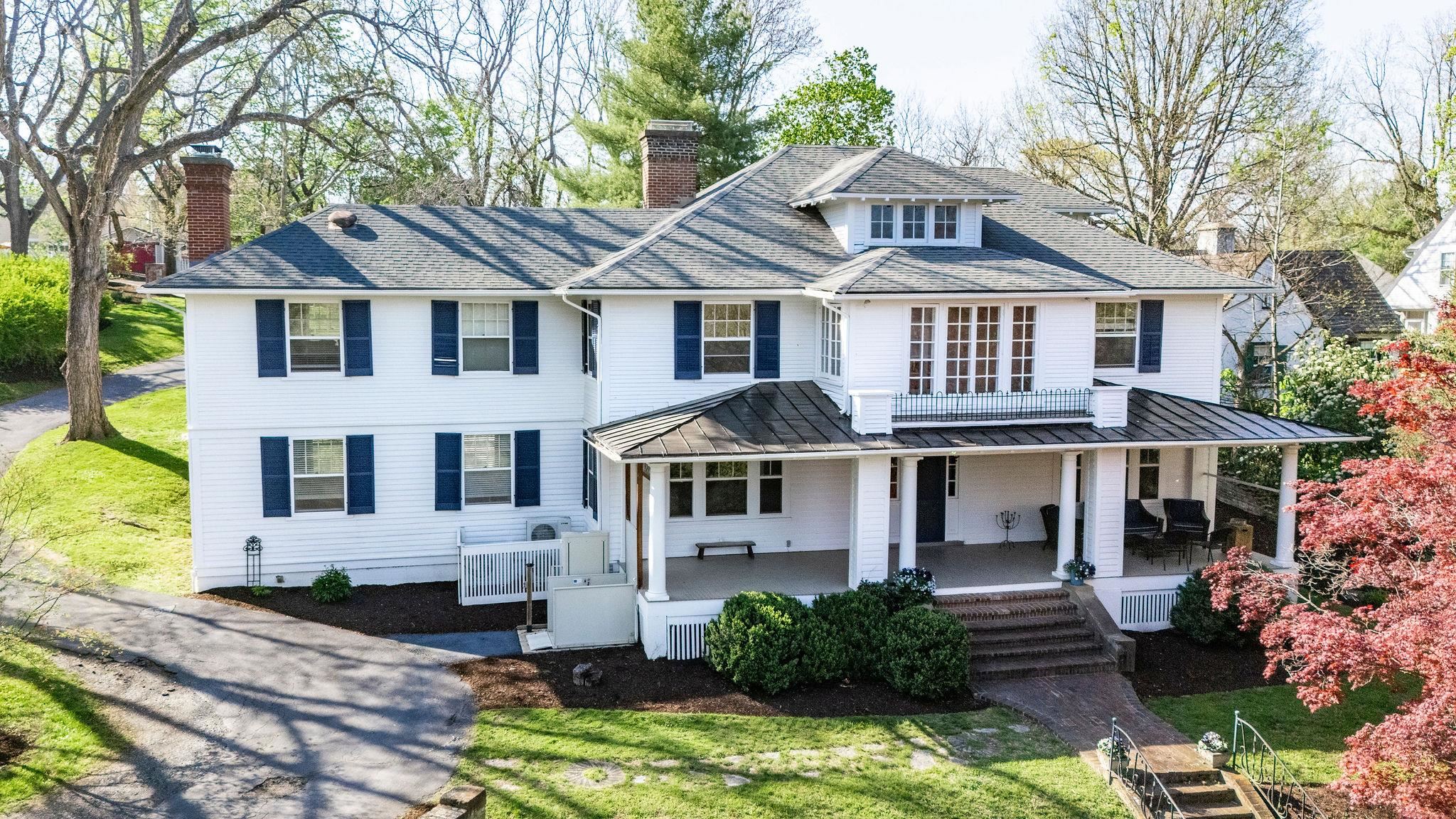 675 E BEVERLEY ST, STAUNTON, Virginia 24401, 4 Bedrooms Bedrooms, ,3 BathroomsBathrooms,Residential,675 E BEVERLEY ST,663500 MLS # 663500