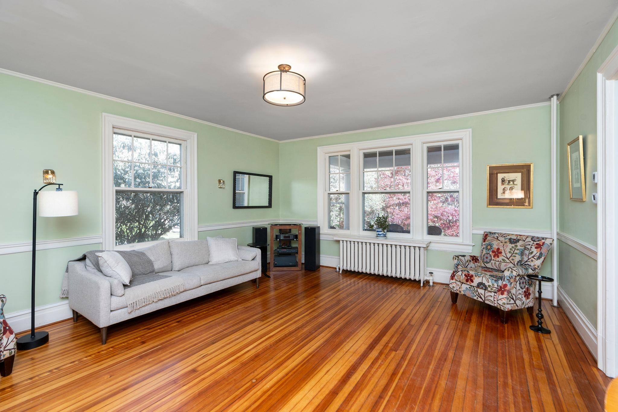 675 E BEVERLEY ST, STAUNTON, Virginia 24401, 4 Bedrooms Bedrooms, ,3 BathroomsBathrooms,Residential,675 E BEVERLEY ST,663500 MLS # 663500