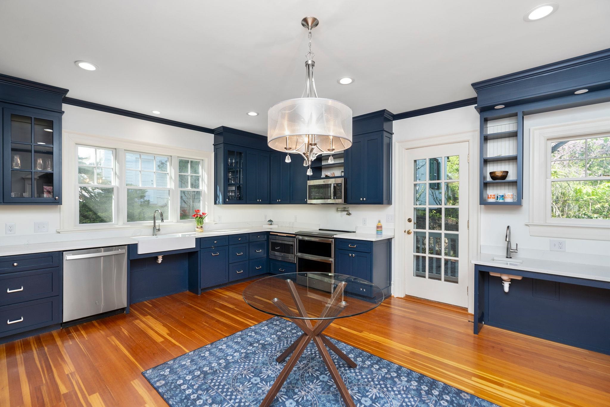 675 E BEVERLEY ST, STAUNTON, Virginia 24401, 4 Bedrooms Bedrooms, ,3 BathroomsBathrooms,Residential,675 E BEVERLEY ST,663500 MLS # 663500