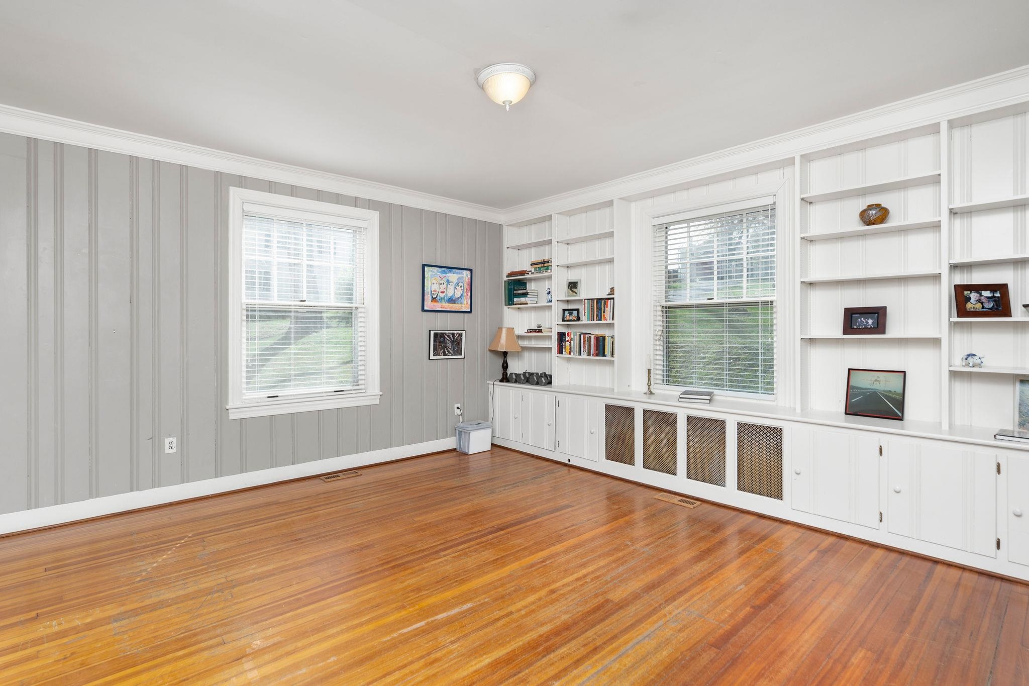 675 E BEVERLEY ST, STAUNTON, Virginia 24401, 4 Bedrooms Bedrooms, ,3 BathroomsBathrooms,Residential,675 E BEVERLEY ST,663500 MLS # 663500
