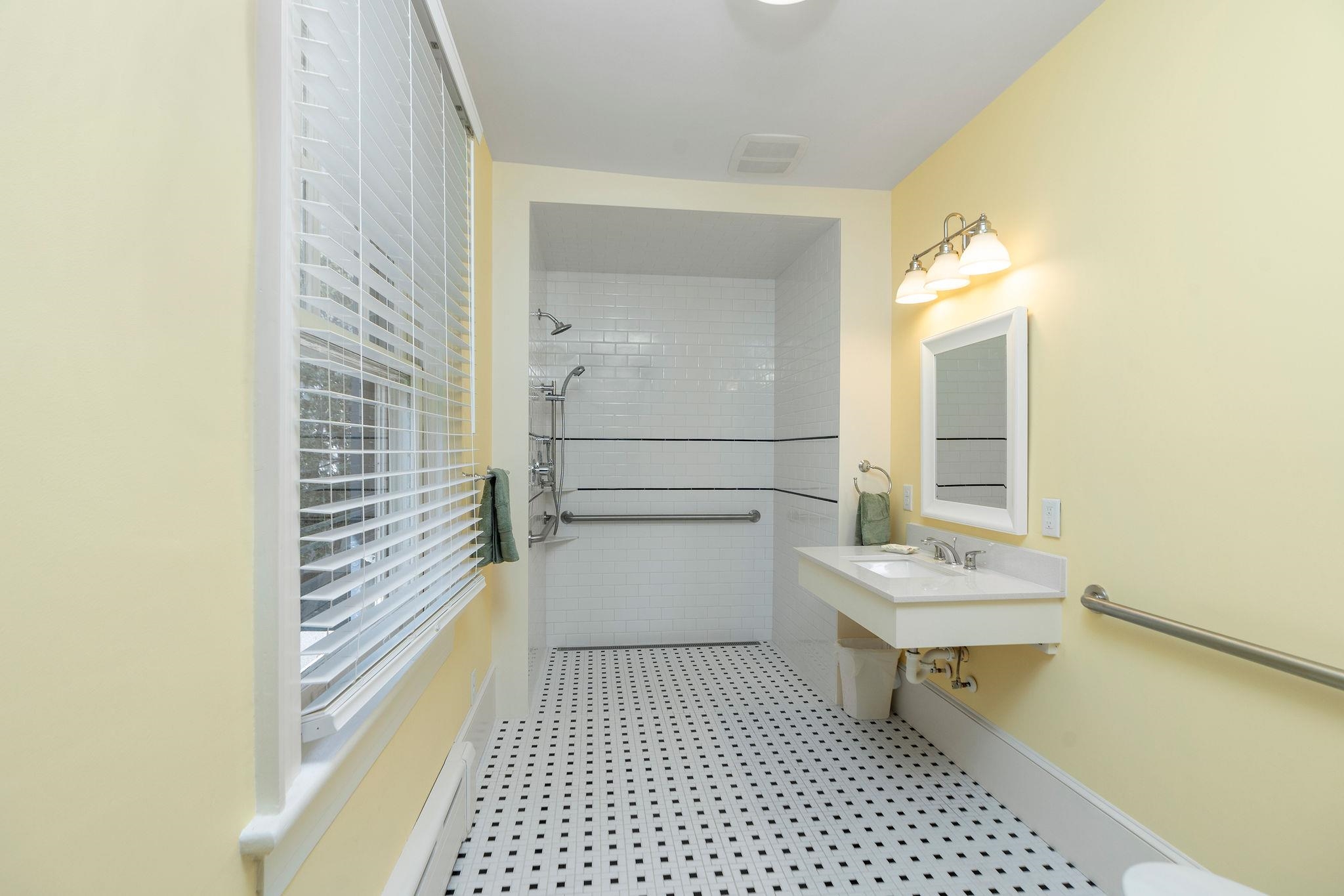 675 E BEVERLEY ST, STAUNTON, Virginia 24401, 4 Bedrooms Bedrooms, ,3 BathroomsBathrooms,Residential,675 E BEVERLEY ST,663500 MLS # 663500