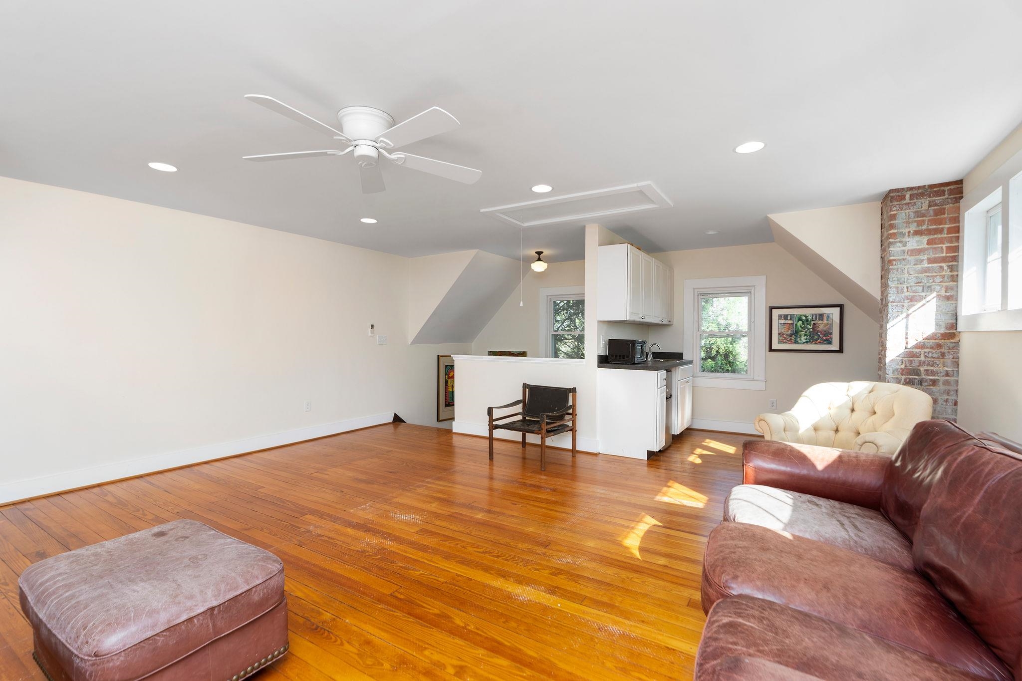 675 E BEVERLEY ST, STAUNTON, Virginia 24401, 4 Bedrooms Bedrooms, ,3 BathroomsBathrooms,Residential,675 E BEVERLEY ST,663500 MLS # 663500