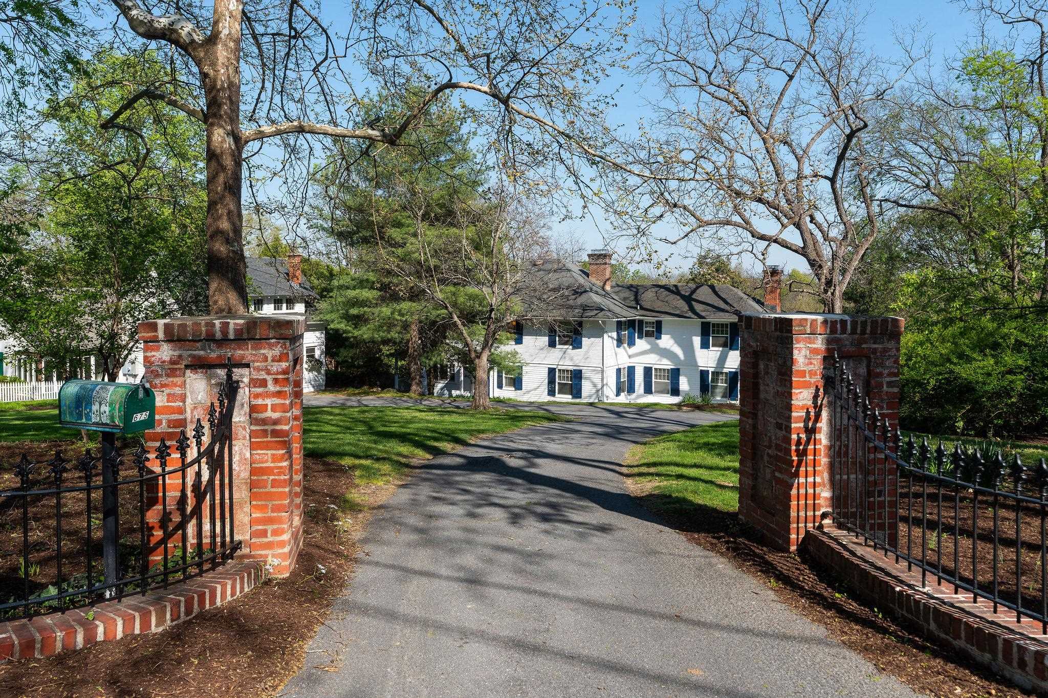675 E BEVERLEY ST, STAUNTON, Virginia 24401, 4 Bedrooms Bedrooms, ,3 BathroomsBathrooms,Residential,675 E BEVERLEY ST,663500 MLS # 663500
