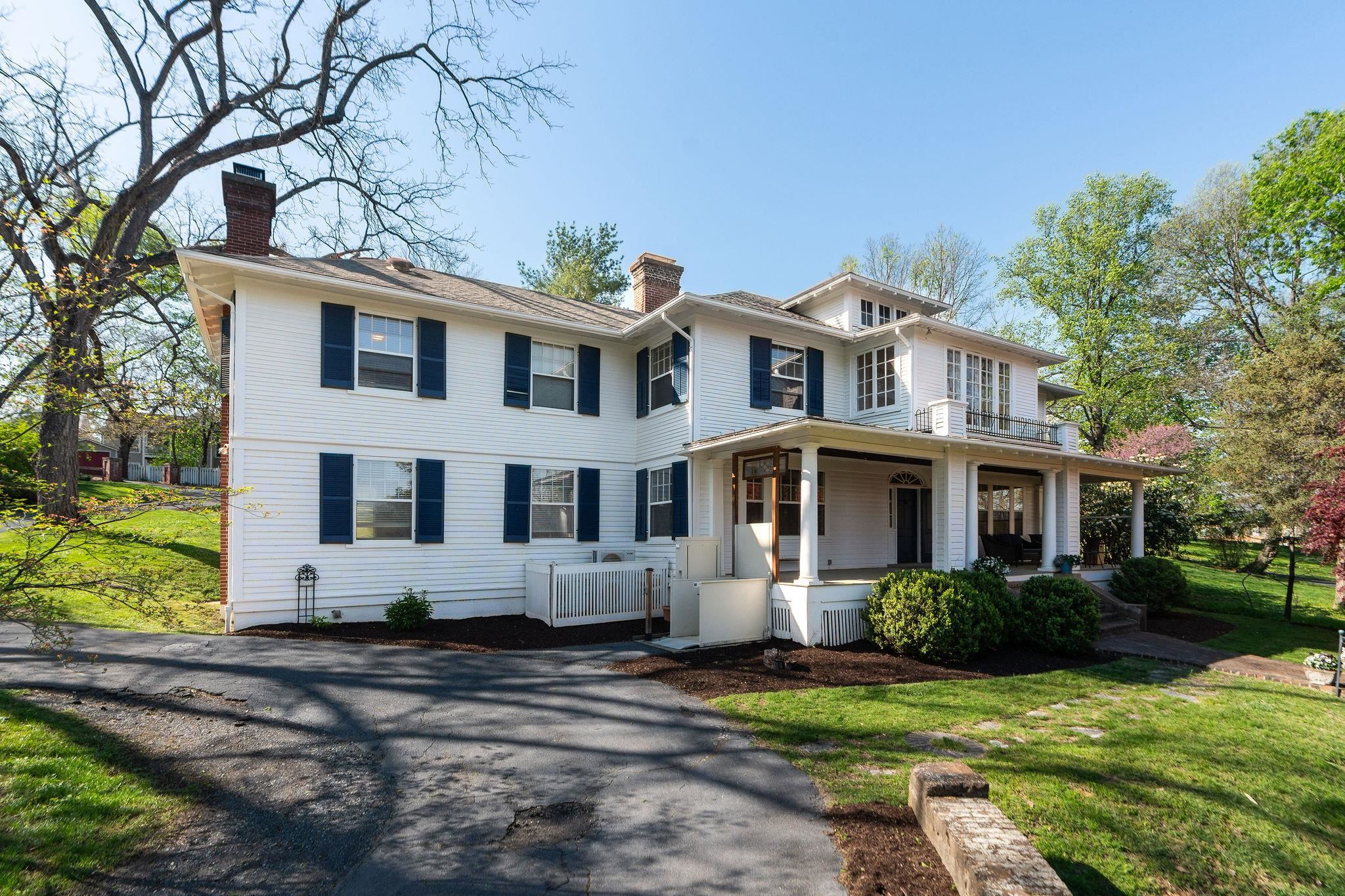 675 E BEVERLEY ST, STAUNTON, Virginia 24401, 4 Bedrooms Bedrooms, ,3 BathroomsBathrooms,Residential,675 E BEVERLEY ST,663500 MLS # 663500