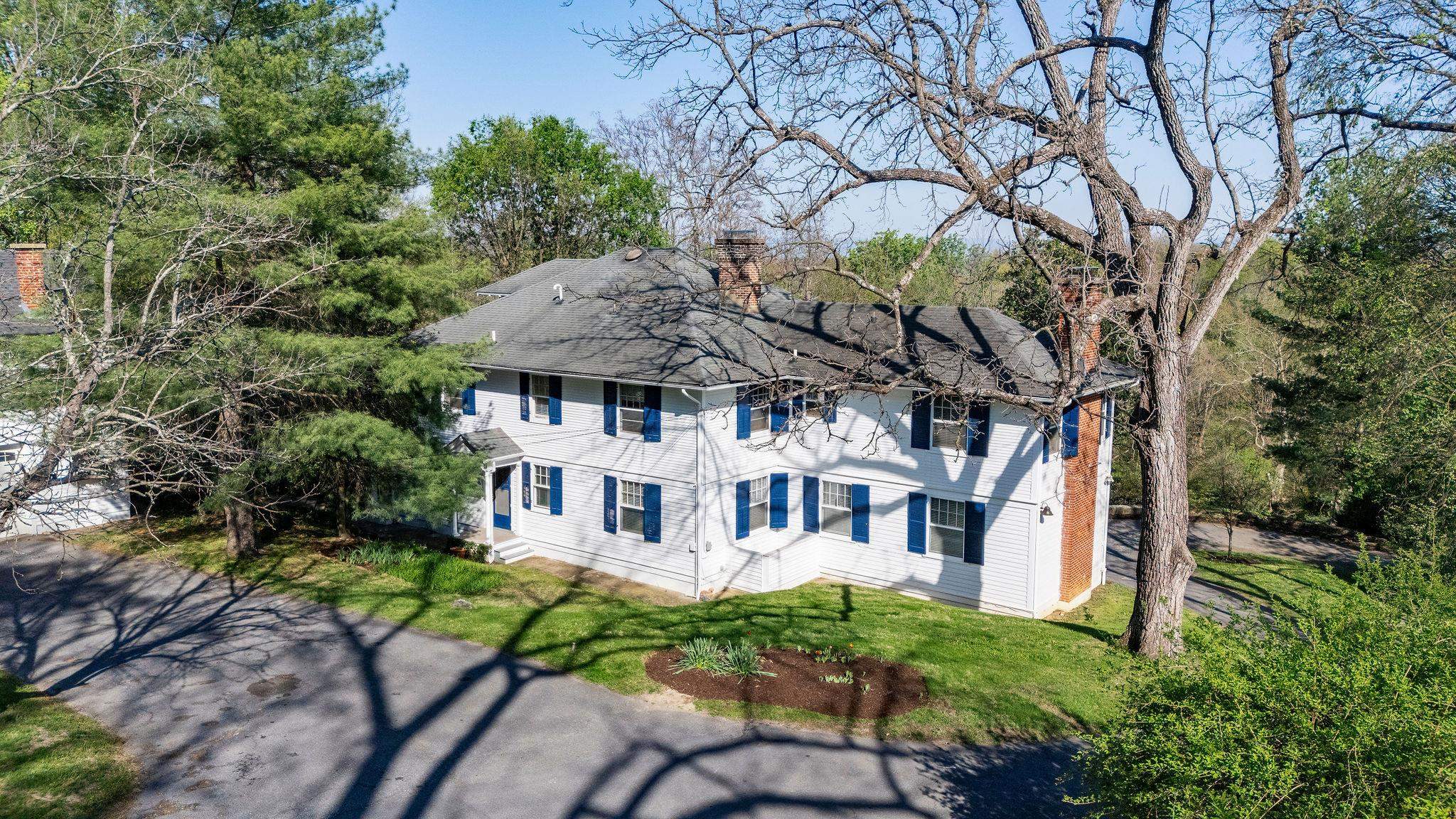 675 E BEVERLEY ST, STAUNTON, Virginia 24401, 4 Bedrooms Bedrooms, ,3 BathroomsBathrooms,Residential,675 E BEVERLEY ST,663500 MLS # 663500