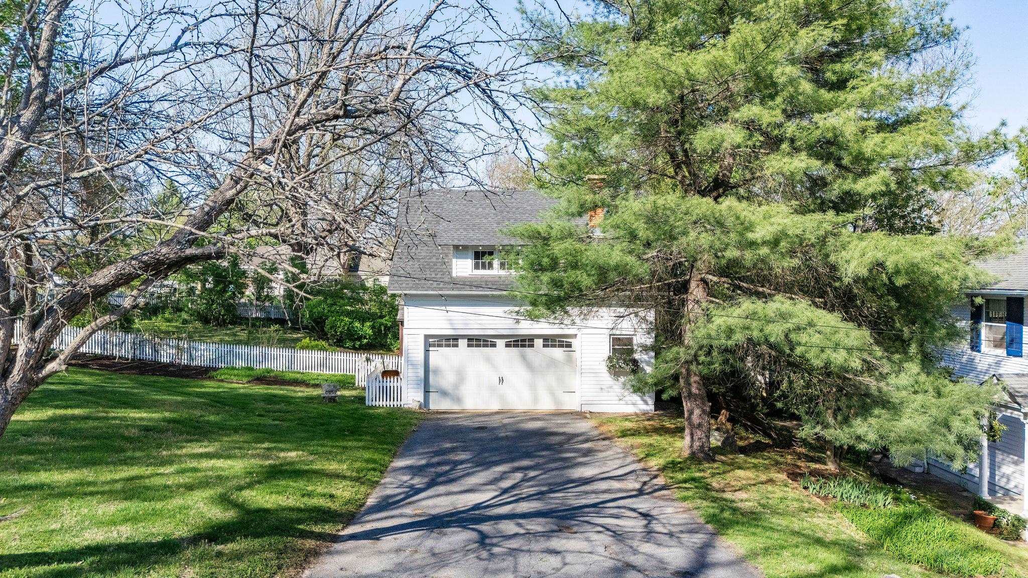 675 E BEVERLEY ST, STAUNTON, Virginia 24401, 4 Bedrooms Bedrooms, ,3 BathroomsBathrooms,Residential,675 E BEVERLEY ST,663500 MLS # 663500