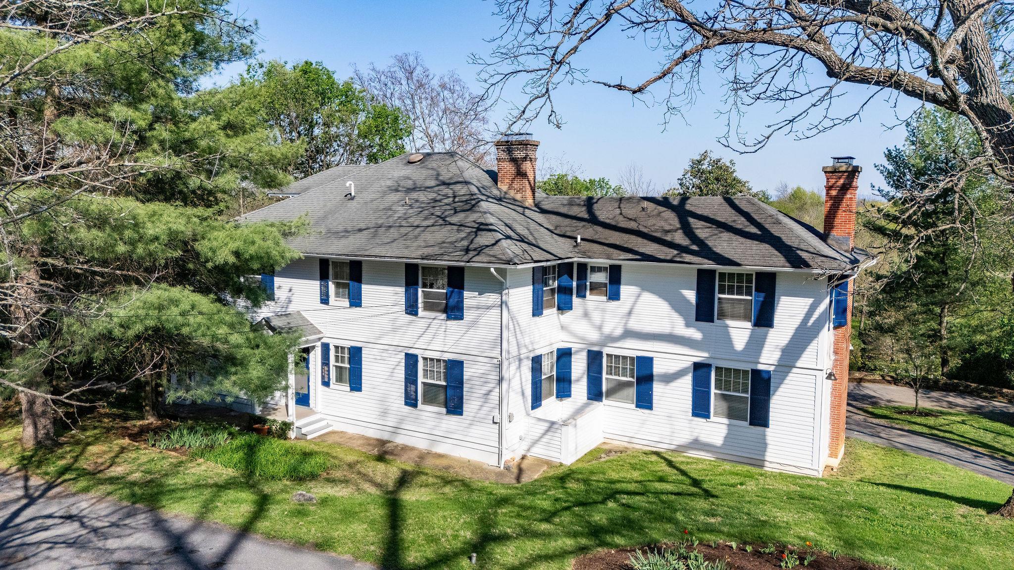 675 E BEVERLEY ST, STAUNTON, Virginia 24401, 4 Bedrooms Bedrooms, ,3 BathroomsBathrooms,Residential,675 E BEVERLEY ST,663500 MLS # 663500