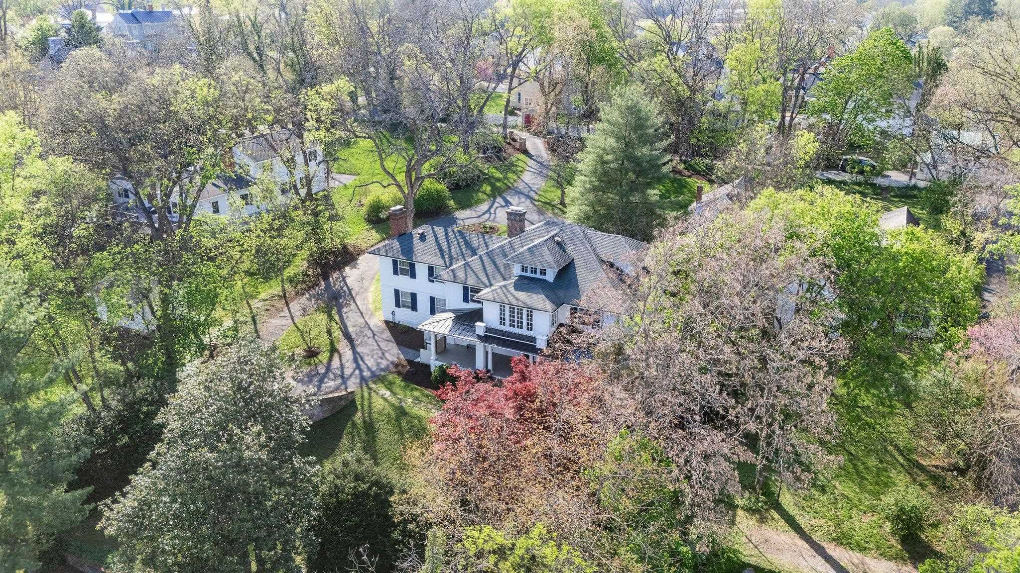 675 E BEVERLEY ST, STAUNTON, Virginia 24401, 4 Bedrooms Bedrooms, ,3 BathroomsBathrooms,Residential,675 E BEVERLEY ST,663500 MLS # 663500