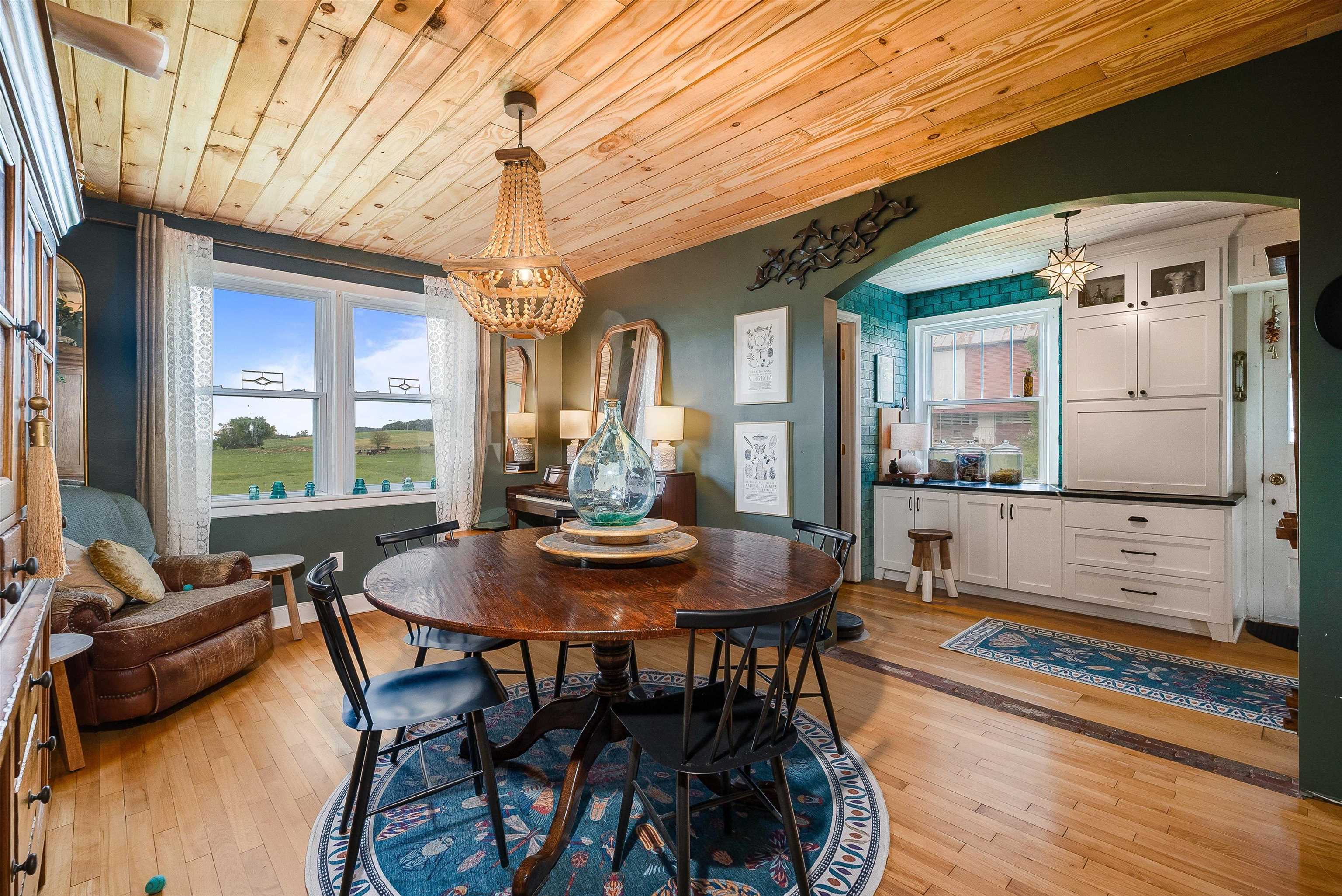 5095 SNAPPS CREEK RD, ROCKINGHAM, Virginia 22802, 4 Bedrooms Bedrooms, ,2 BathroomsBathrooms,Residential,5095 Snapps Creek,5095 SNAPPS CREEK RD,664447 MLS # 664447