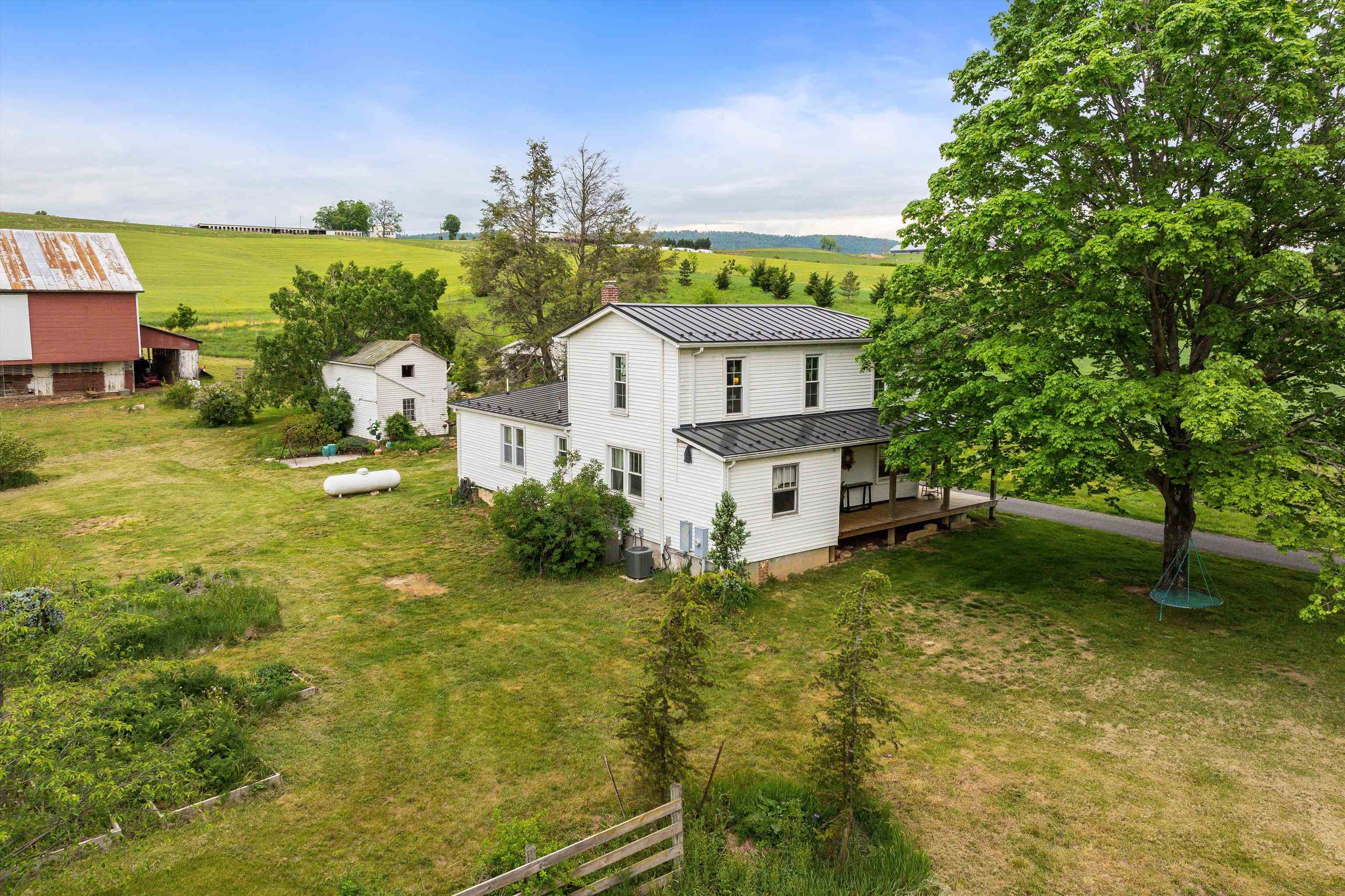 5095 SNAPPS CREEK RD, ROCKINGHAM, Virginia 22802, 4 Bedrooms Bedrooms, ,2 BathroomsBathrooms,Residential,5095 Snapps Creek,5095 SNAPPS CREEK RD,664447 MLS # 664447