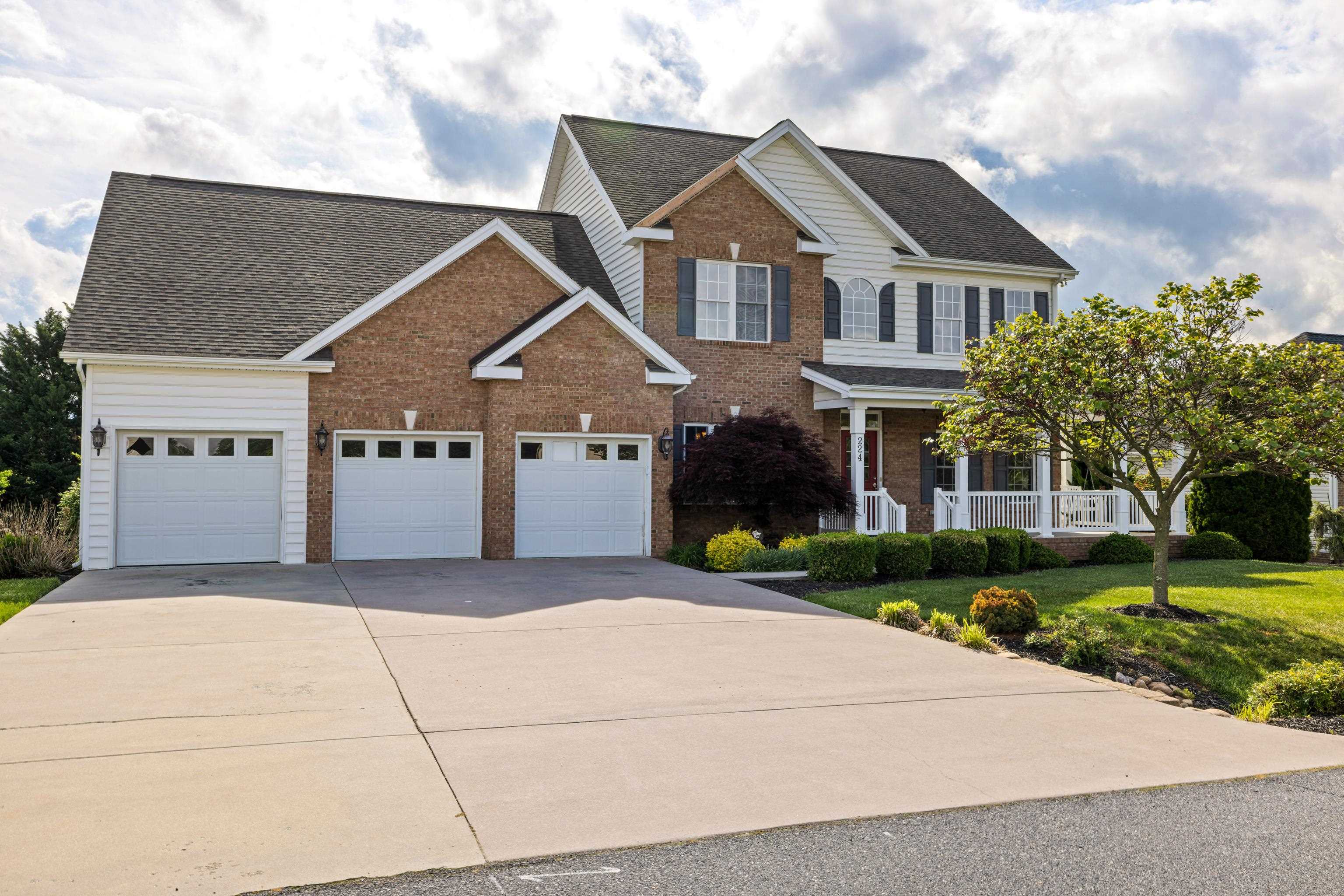 224 KENSINGTON DR, ELKTON, Virginia 22827, 5 Bedrooms Bedrooms, ,4 BathroomsBathrooms,Residential,224 KENSINGTON DR,664460 MLS # 664460