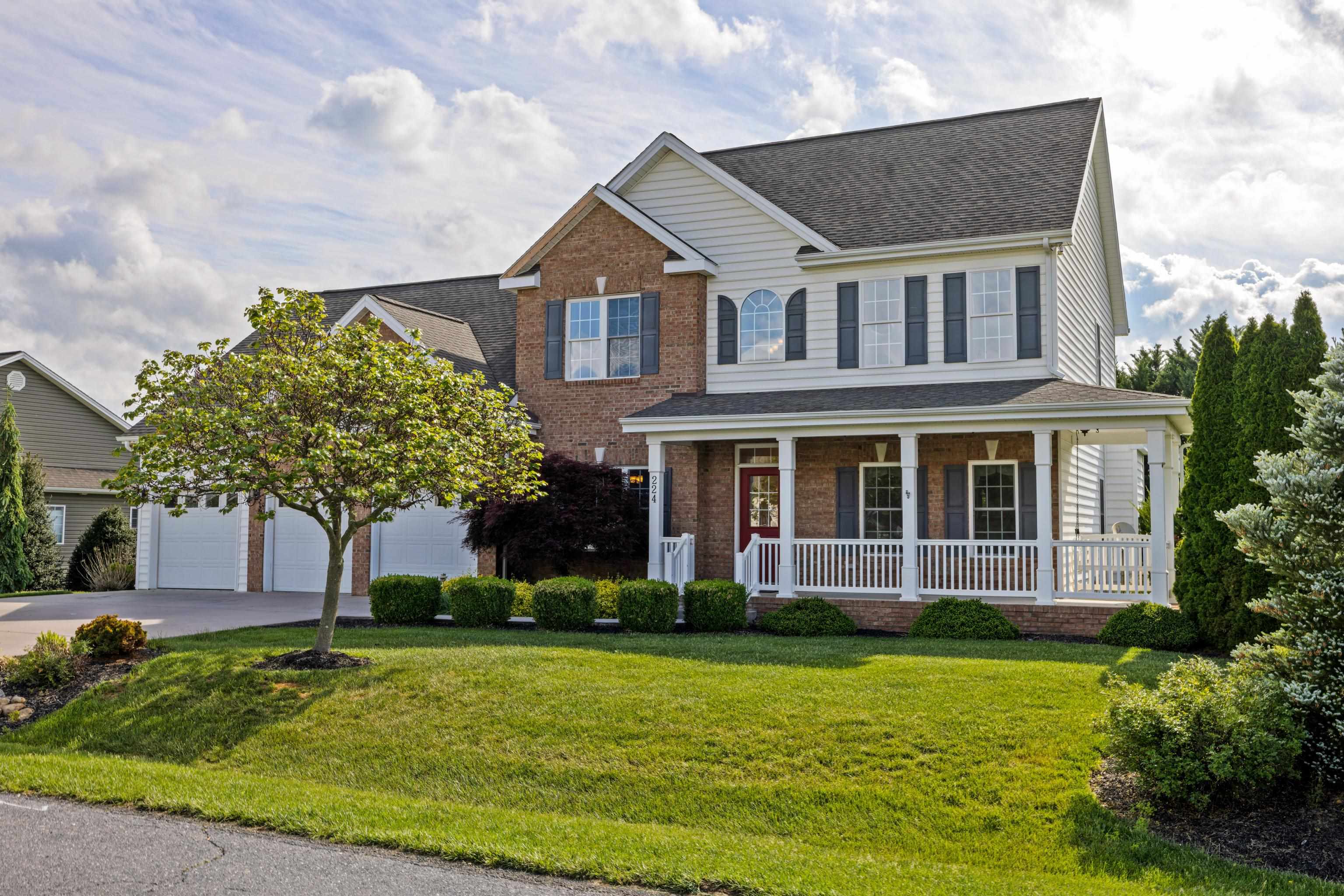 224 KENSINGTON DR, ELKTON, Virginia 22827, 5 Bedrooms Bedrooms, ,4 BathroomsBathrooms,Residential,224 KENSINGTON DR,664460 MLS # 664460