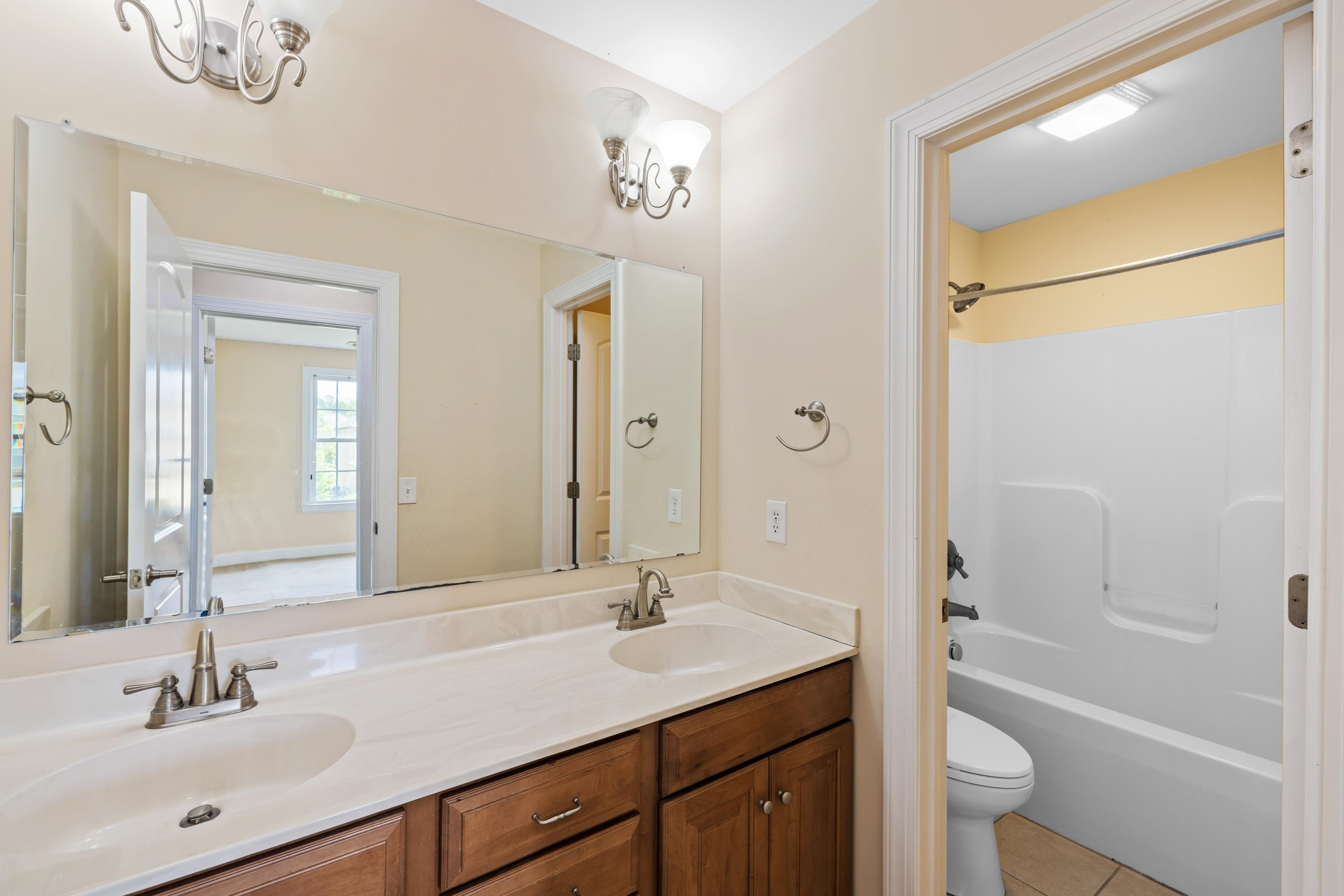 224 KENSINGTON DR, ELKTON, Virginia 22827, 5 Bedrooms Bedrooms, ,4 BathroomsBathrooms,Residential,224 KENSINGTON DR,664460 MLS # 664460