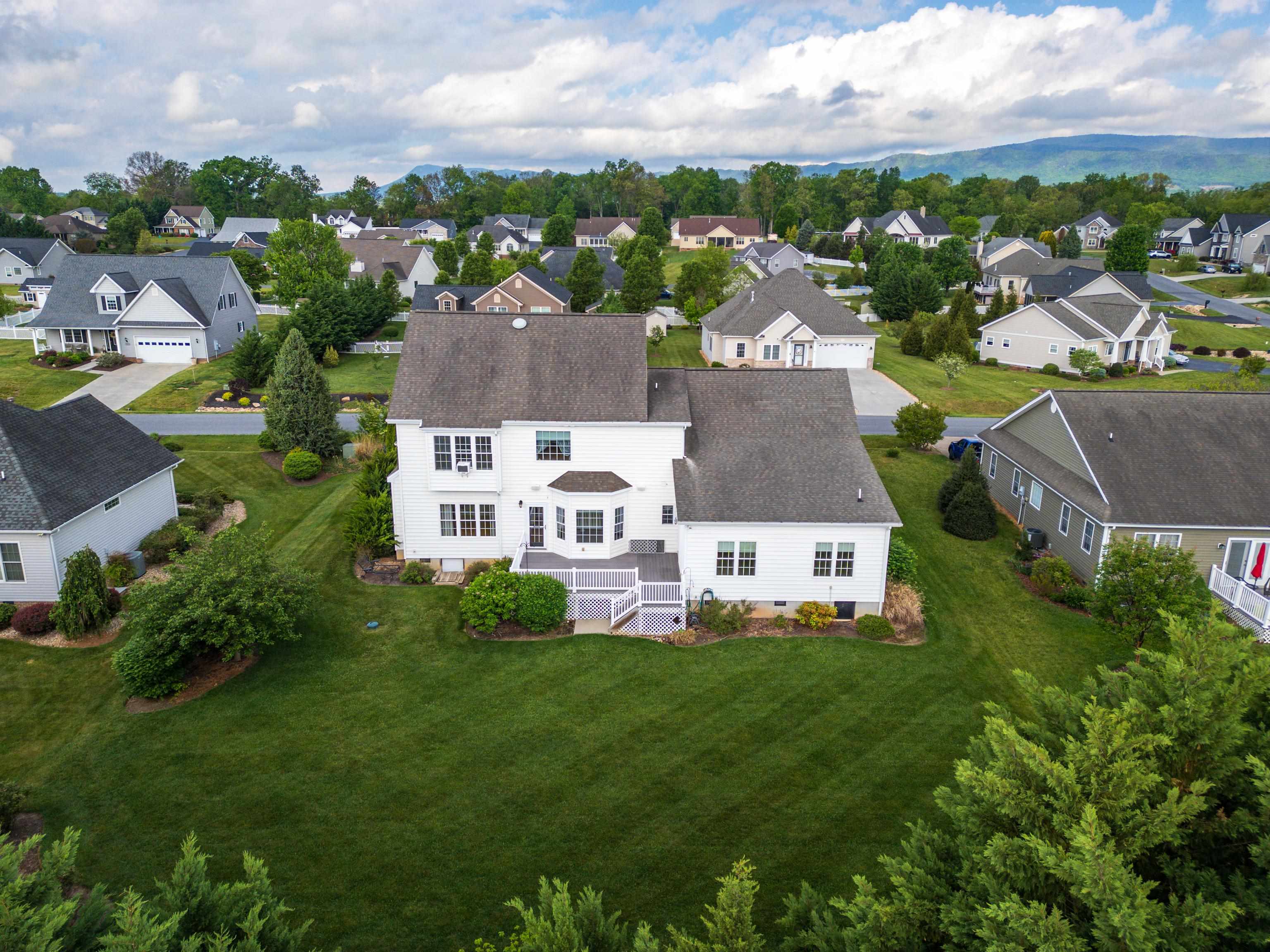 224 KENSINGTON DR, ELKTON, Virginia 22827, 5 Bedrooms Bedrooms, ,4 BathroomsBathrooms,Residential,224 KENSINGTON DR,664460 MLS # 664460