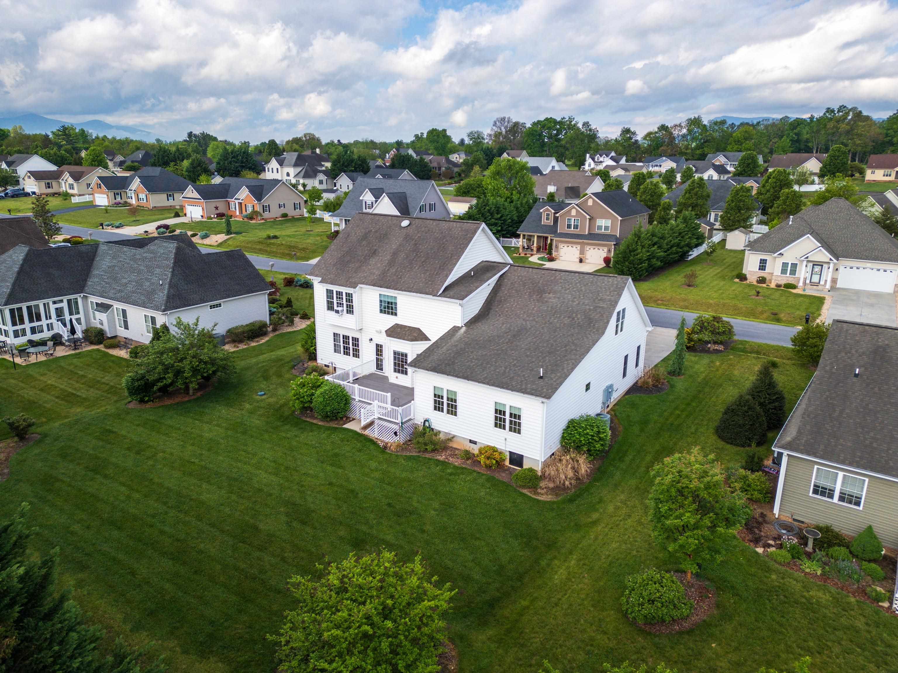 224 KENSINGTON DR, ELKTON, Virginia 22827, 5 Bedrooms Bedrooms, ,4 BathroomsBathrooms,Residential,224 KENSINGTON DR,664460 MLS # 664460