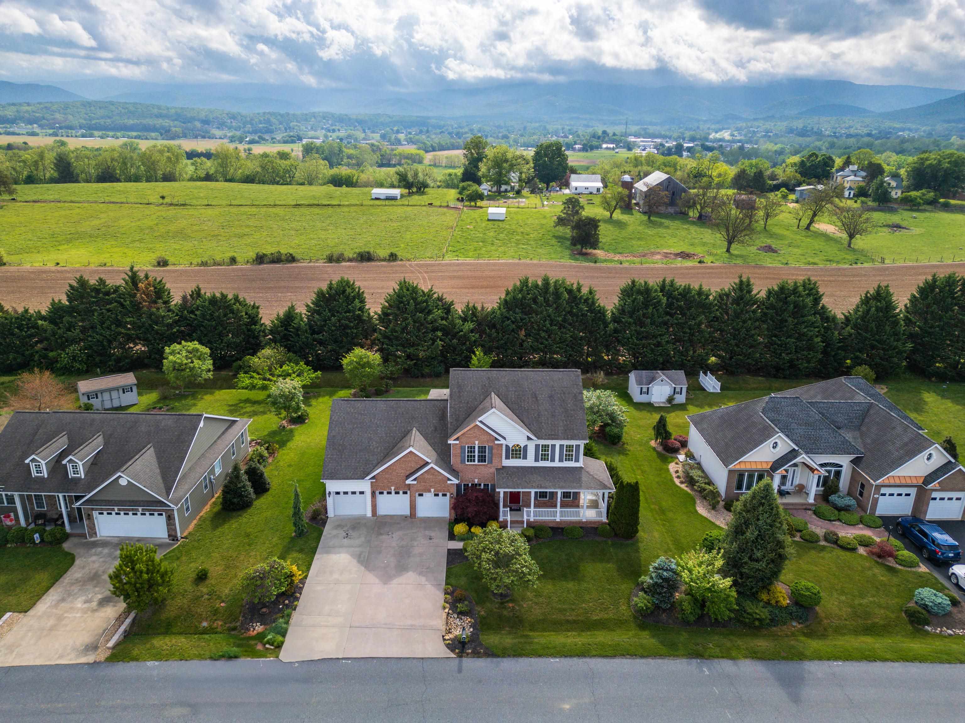 224 KENSINGTON DR, ELKTON, Virginia 22827, 5 Bedrooms Bedrooms, ,4 BathroomsBathrooms,Residential,224 KENSINGTON DR,664460 MLS # 664460