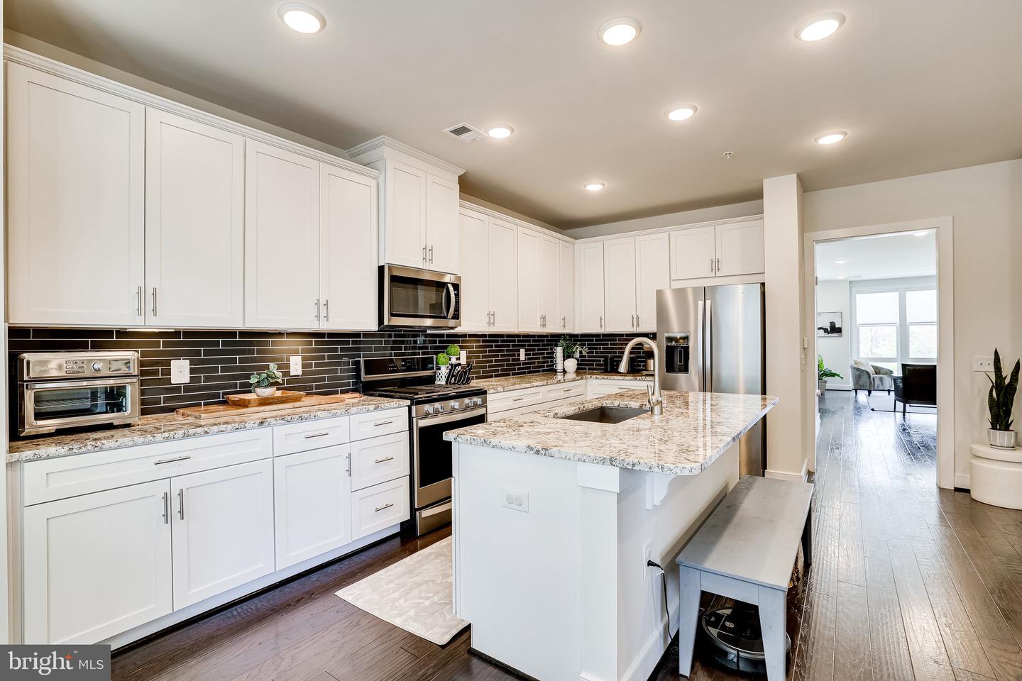 1867 MICHAEL FARADAY DR #4, RESTON, Virginia 20190, 3 Bedrooms Bedrooms, ,2 BathroomsBathrooms,Residential,For sale,1867 MICHAEL FARADAY DR #4,VAFX2234302 MLS # VAFX2234302
