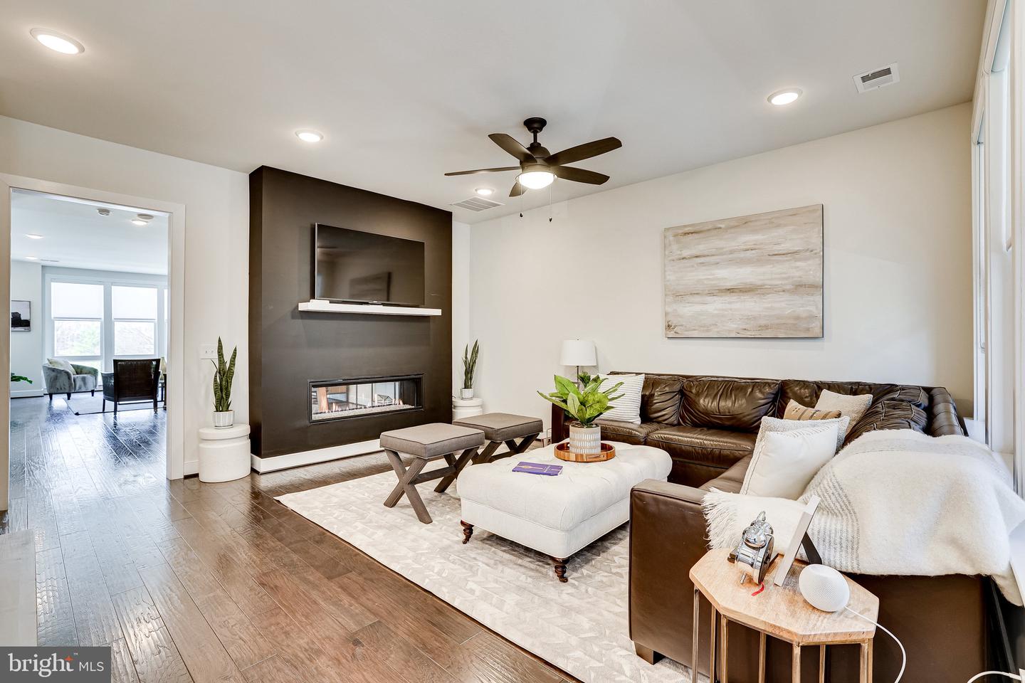 1867 MICHAEL FARADAY DR #4, RESTON, Virginia 20190, 3 Bedrooms Bedrooms, ,2 BathroomsBathrooms,Residential,For sale,1867 MICHAEL FARADAY DR #4,VAFX2234302 MLS # VAFX2234302