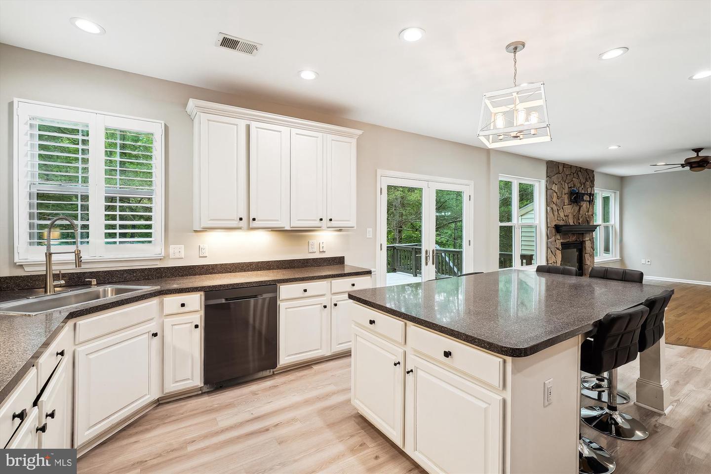 5856 KITTEWAN CT, MANASSAS, Virginia 20112, 4 Bedrooms Bedrooms, ,3 BathroomsBathrooms,Residential,For sale,5856 KITTEWAN CT,VAPW2092168 MLS # VAPW2092168