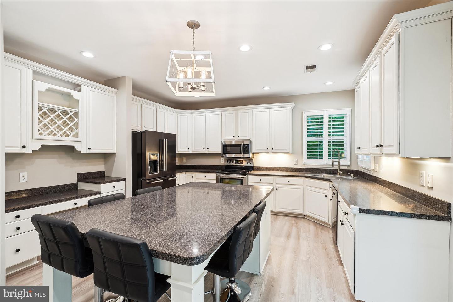 5856 KITTEWAN CT, MANASSAS, Virginia 20112, 4 Bedrooms Bedrooms, ,3 BathroomsBathrooms,Residential,For sale,5856 KITTEWAN CT,VAPW2092168 MLS # VAPW2092168