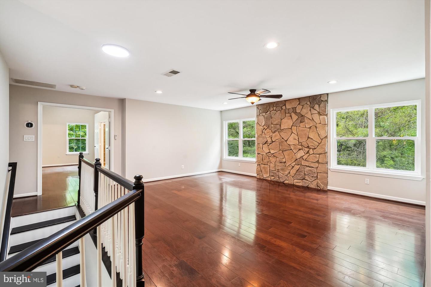 5856 KITTEWAN CT, MANASSAS, Virginia 20112, 4 Bedrooms Bedrooms, ,3 BathroomsBathrooms,Residential,For sale,5856 KITTEWAN CT,VAPW2092168 MLS # VAPW2092168