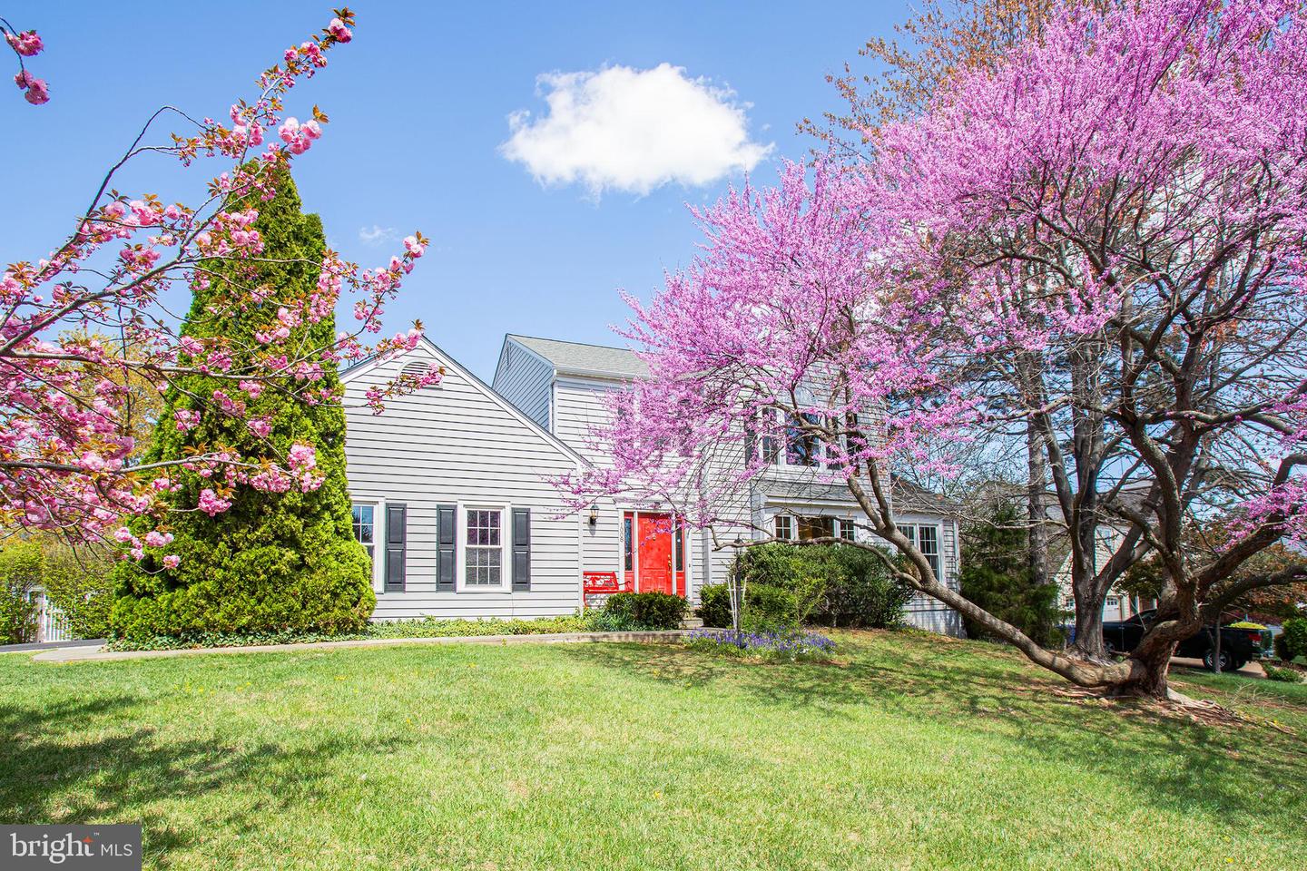 1008 PAGE CT, HERNDON, Virginia 20170, 5 Bedrooms Bedrooms, ,3 BathroomsBathrooms,Residential,For sale,1008 PAGE CT,VAFX2234944 MLS # VAFX2234944