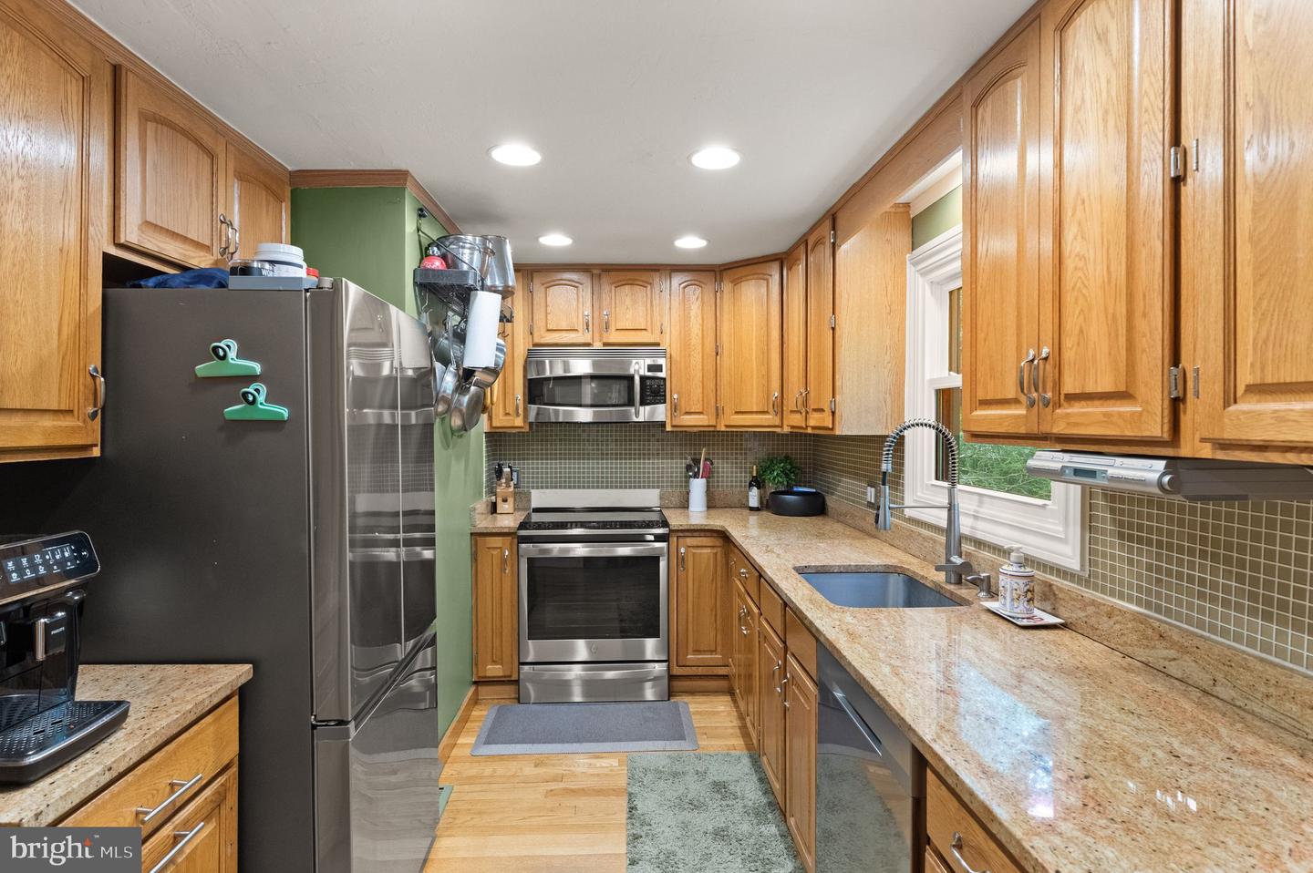 11713 HENDERSON RD, CLIFTON, Virginia 20124, 4 Bedrooms Bedrooms, ,3 BathroomsBathrooms,Residential,For sale,11713 HENDERSON RD,VAFX2235162 MLS # VAFX2235162
