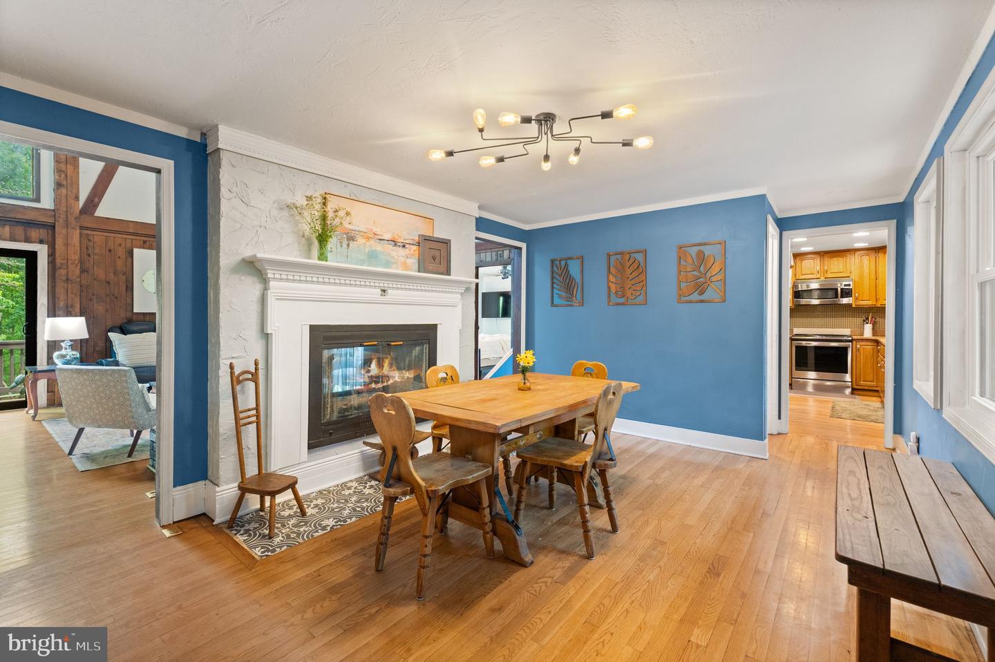 11713 HENDERSON RD, CLIFTON, Virginia 20124, 4 Bedrooms Bedrooms, ,3 BathroomsBathrooms,Residential,For sale,11713 HENDERSON RD,VAFX2235162 MLS # VAFX2235162