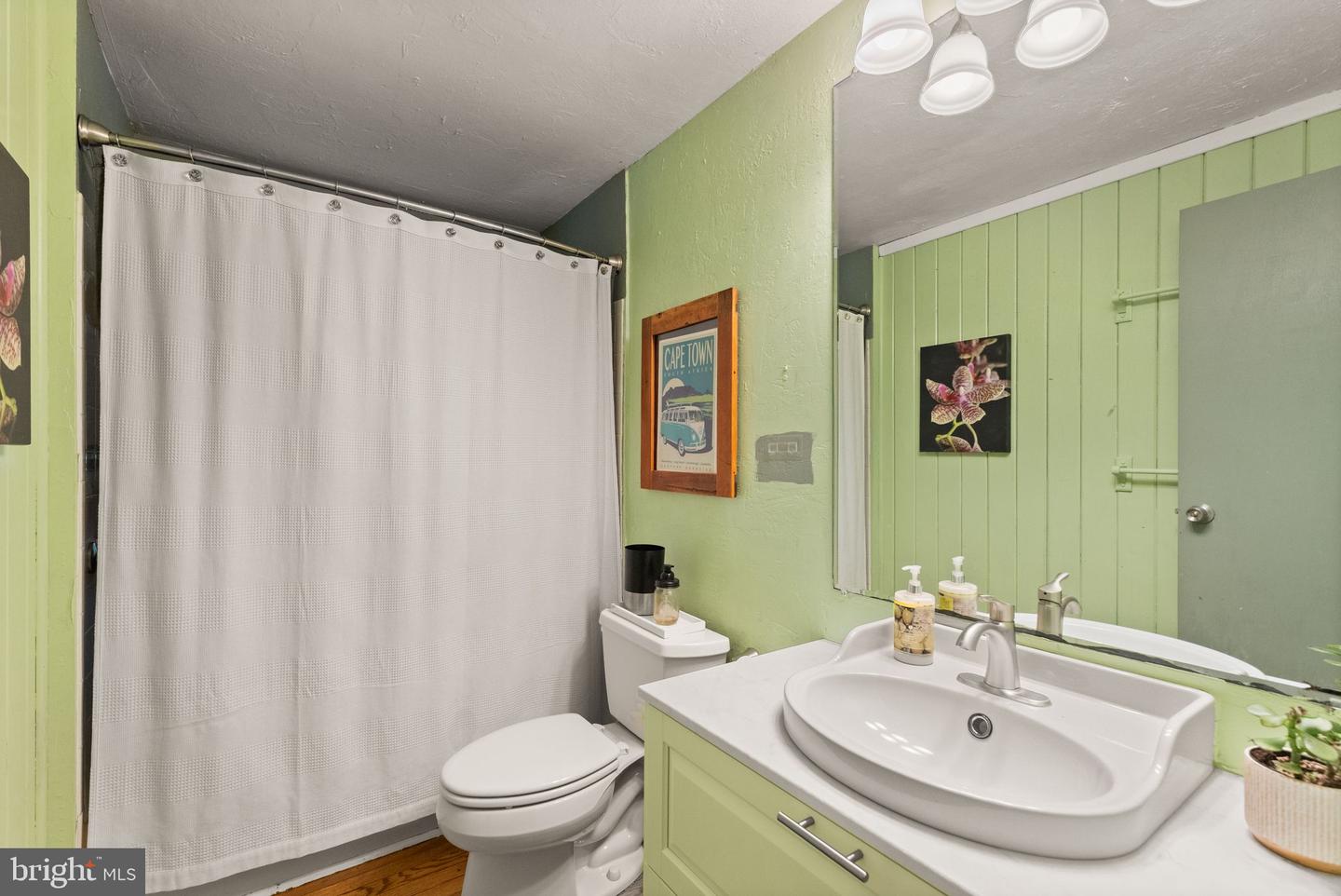 11713 HENDERSON RD, CLIFTON, Virginia 20124, 4 Bedrooms Bedrooms, ,3 BathroomsBathrooms,Residential,For sale,11713 HENDERSON RD,VAFX2235162 MLS # VAFX2235162