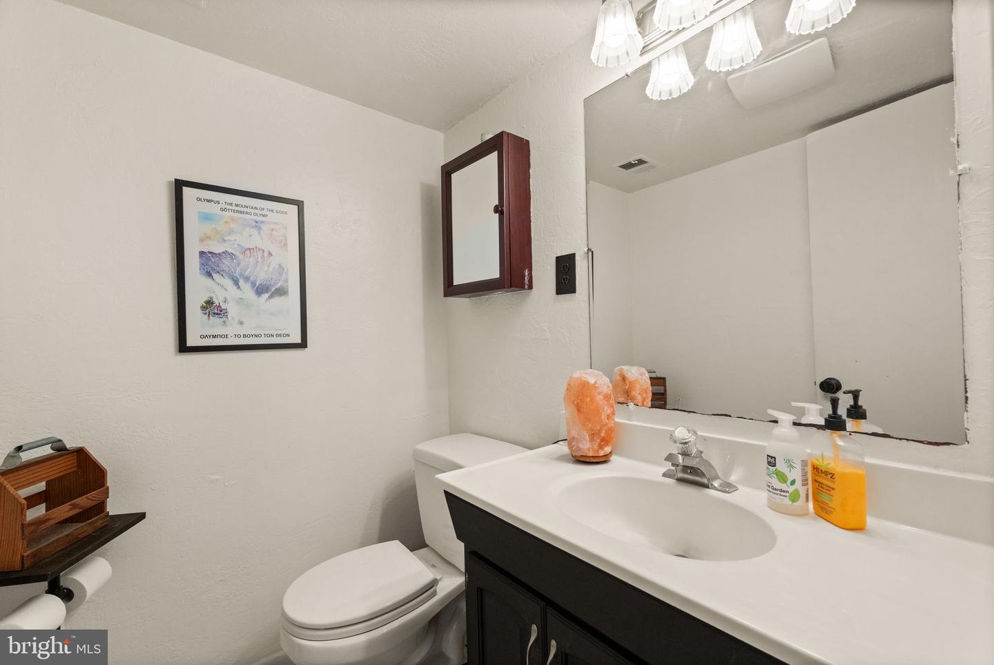 11713 HENDERSON RD, CLIFTON, Virginia 20124, 4 Bedrooms Bedrooms, ,3 BathroomsBathrooms,Residential,For sale,11713 HENDERSON RD,VAFX2235162 MLS # VAFX2235162