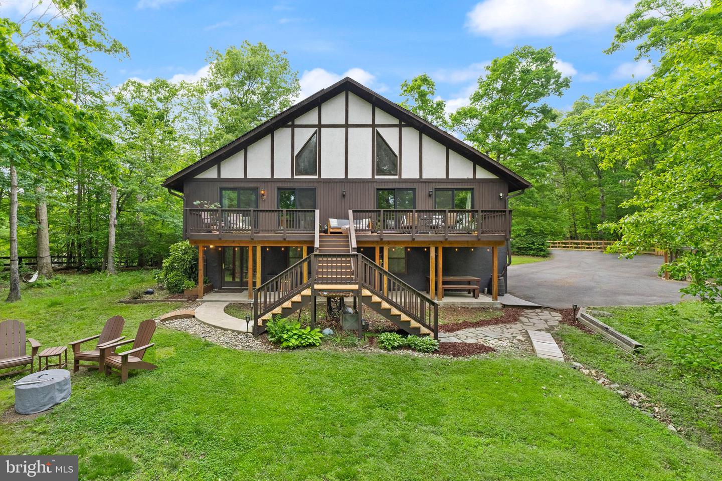 11713 HENDERSON RD, CLIFTON, Virginia 20124, 4 Bedrooms Bedrooms, ,3 BathroomsBathrooms,Residential,For sale,11713 HENDERSON RD,VAFX2235162 MLS # VAFX2235162