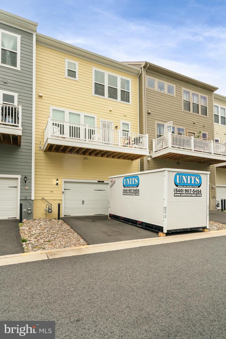 17181 BRANCHED OAK RD, DUMFRIES, Virginia 22026, 4 Bedrooms Bedrooms, ,3 BathroomsBathrooms,Residential,For sale,17181 BRANCHED OAK RD,VAPW2093552 MLS # VAPW2093552