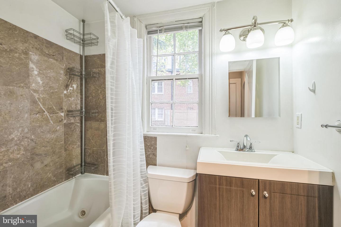 208 FARRAGUT ST NW #104, WASHINGTON, District Of Columbia 20011, 1 Bedroom Bedrooms, ,1 BathroomBathrooms,Residential,For sale,208 FARRAGUT ST NW #104,DCDC2198598 MLS # DCDC2198598