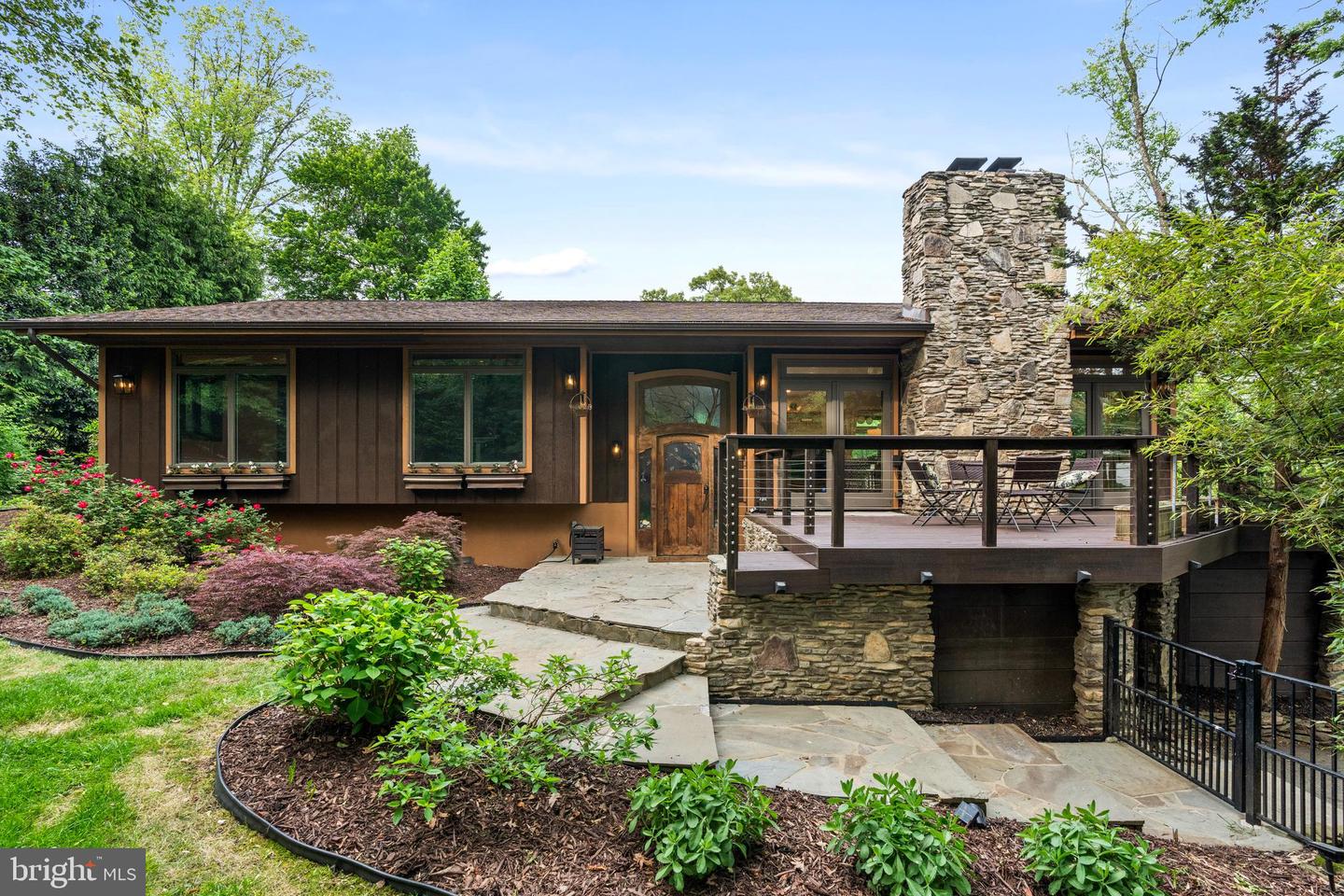 7214 HICKORY ST, FALLS CHURCH, Virginia 22043, 4 Bedrooms Bedrooms, ,3 BathroomsBathrooms,Residential,For sale,7214 HICKORY ST,VAFX2238142 MLS # VAFX2238142