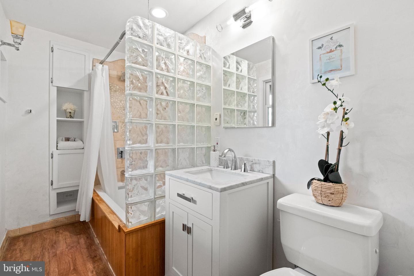 7214 HICKORY ST, FALLS CHURCH, Virginia 22043, 4 Bedrooms Bedrooms, ,3 BathroomsBathrooms,Residential,For sale,7214 HICKORY ST,VAFX2238142 MLS # VAFX2238142