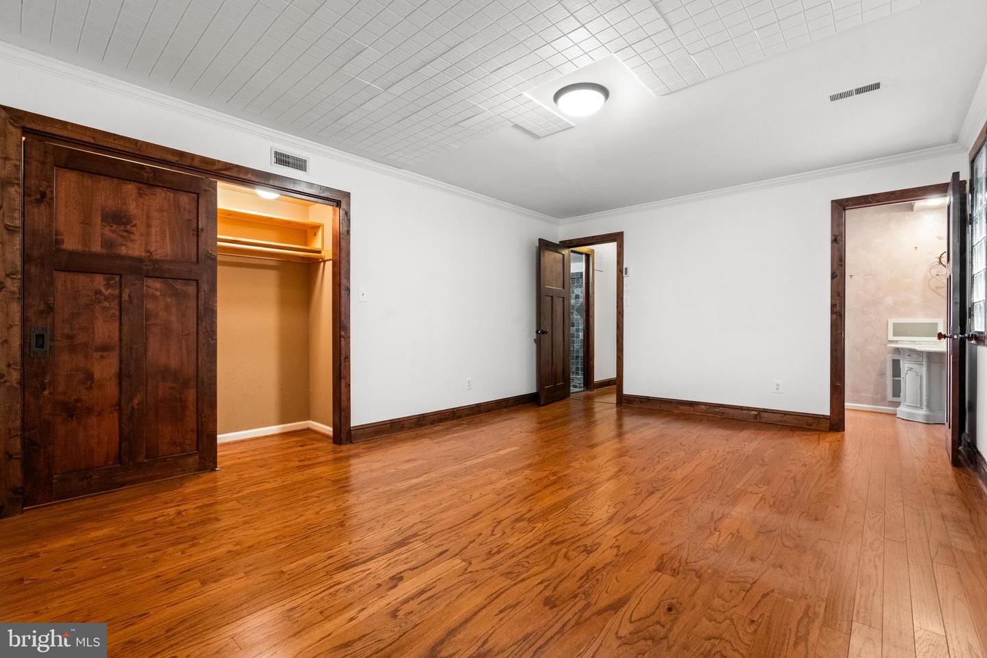7214 HICKORY ST, FALLS CHURCH, Virginia 22043, 4 Bedrooms Bedrooms, ,3 BathroomsBathrooms,Residential,For sale,7214 HICKORY ST,VAFX2238142 MLS # VAFX2238142