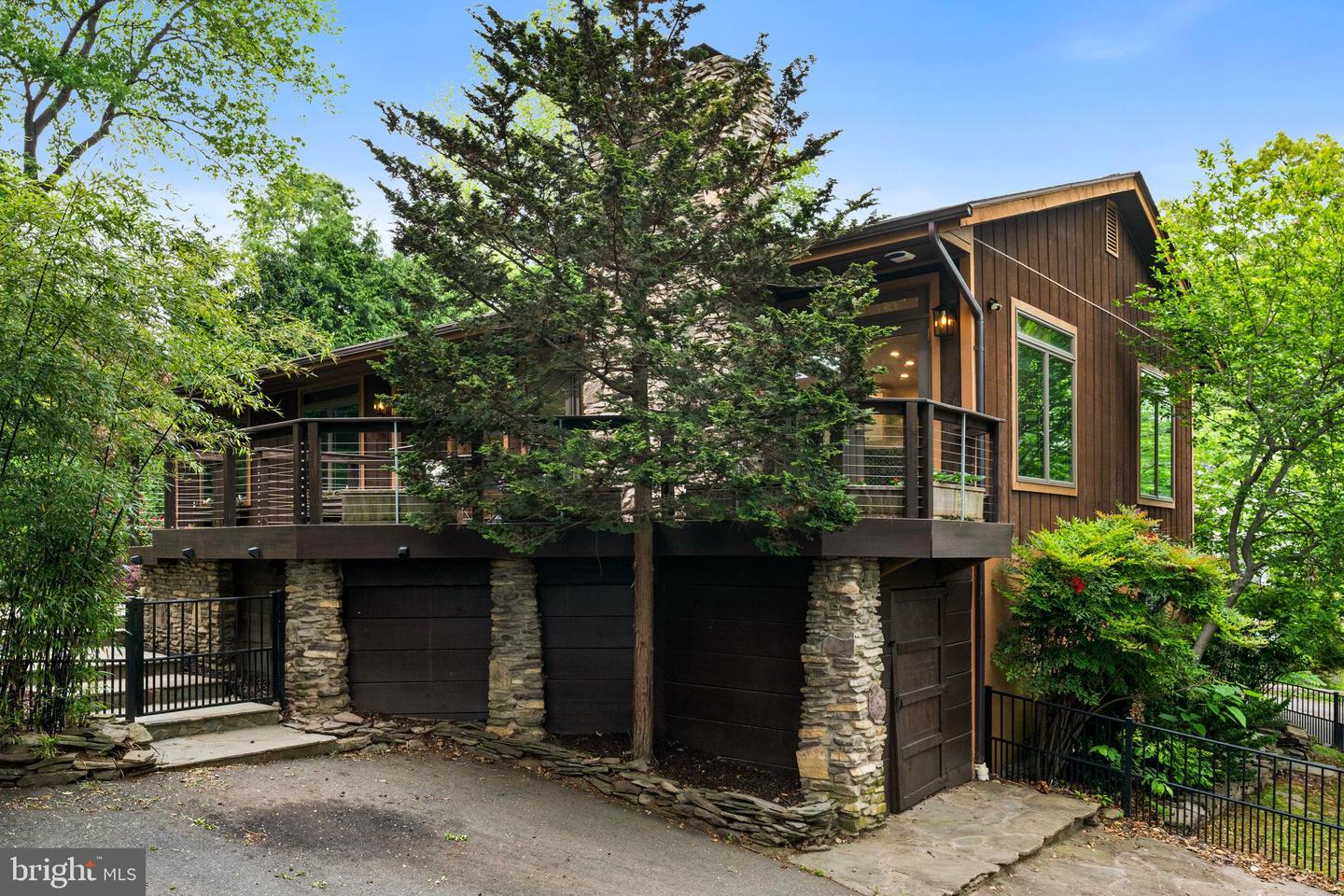 7214 HICKORY ST, FALLS CHURCH, Virginia 22043, 4 Bedrooms Bedrooms, ,3 BathroomsBathrooms,Residential,For sale,7214 HICKORY ST,VAFX2238142 MLS # VAFX2238142