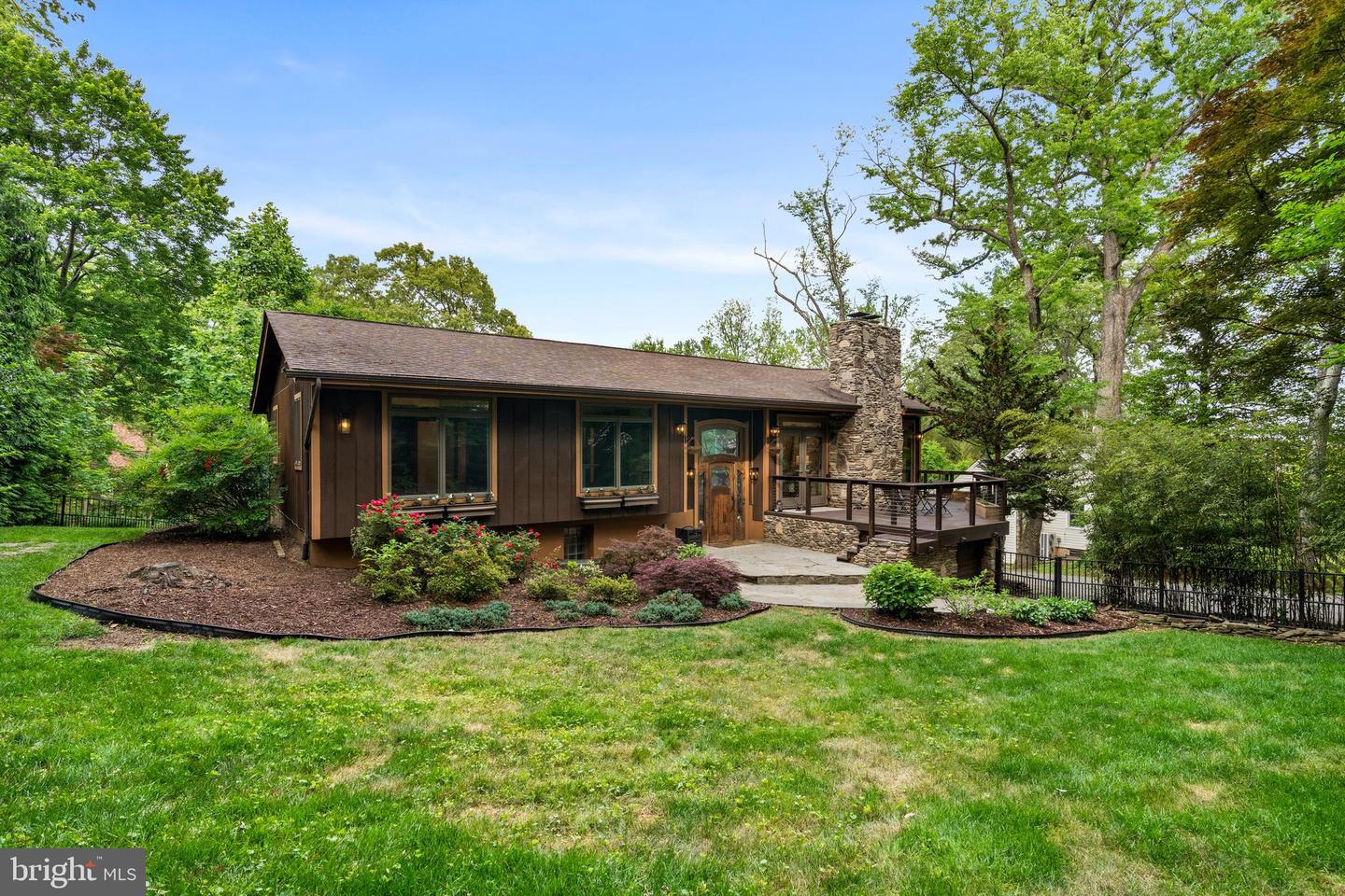 7214 HICKORY ST, FALLS CHURCH, Virginia 22043, 4 Bedrooms Bedrooms, ,3 BathroomsBathrooms,Residential,For sale,7214 HICKORY ST,VAFX2238142 MLS # VAFX2238142