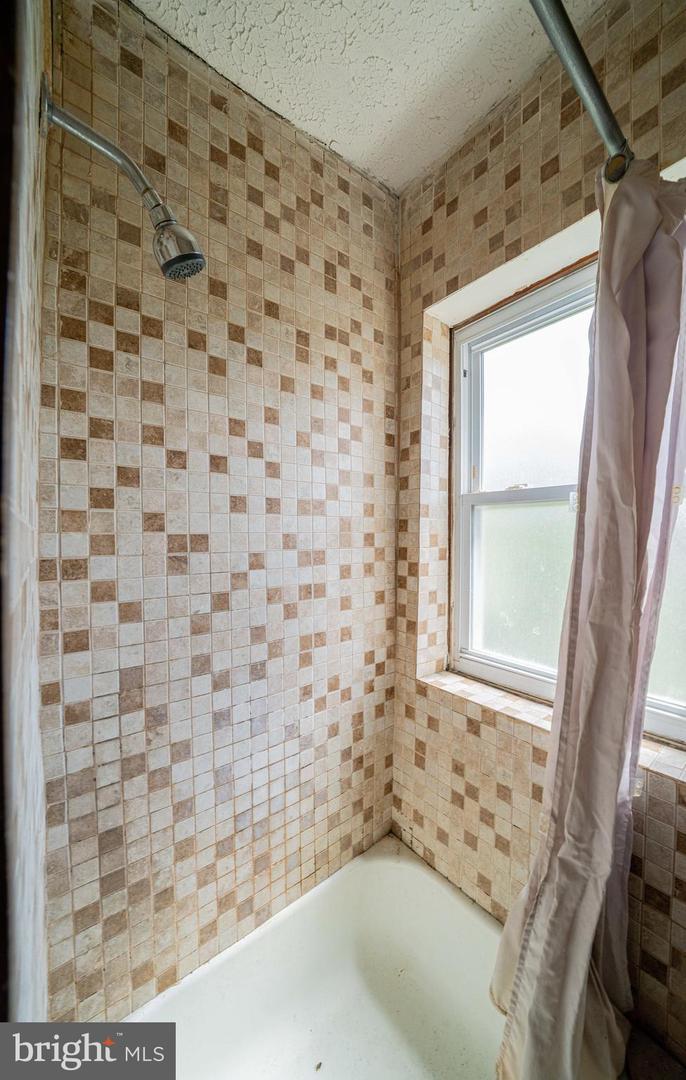 410 G ST NE, WASHINGTON, District Of Columbia 20002, 3 Bedrooms Bedrooms, ,3 BathroomsBathrooms,Residential,For sale,410 G ST NE,DCDC2198794 MLS # DCDC2198794