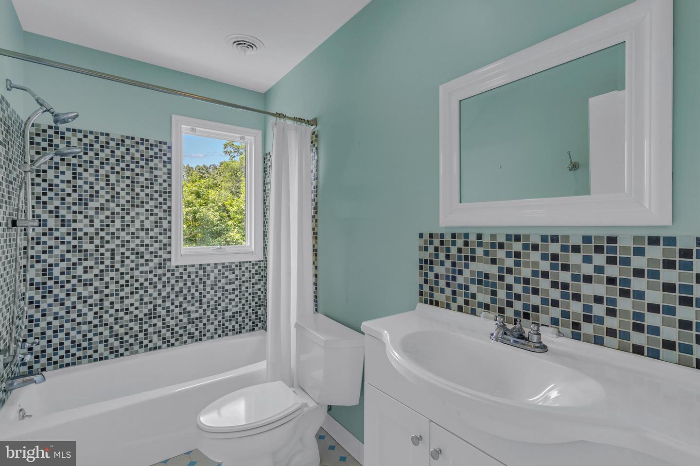 2215 DITCHLEY ROAD, KILMARNOCK, Virginia 22482, 4 Bedrooms Bedrooms, 9 Rooms Rooms,3 BathroomsBathrooms,Residential,For sale,2215 DITCHLEY ROAD,VANV2001578 MLS # VANV2001578