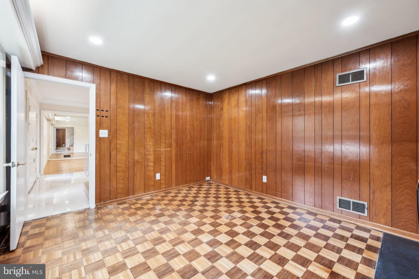 2827 ELLICOTT ST NW, WASHINGTON, District Of Columbia 20008, 5 Bedrooms Bedrooms, ,4 BathroomsBathrooms,Residential,For sale,2827 ELLICOTT ST NW,DCDC2199074 MLS # DCDC2199074