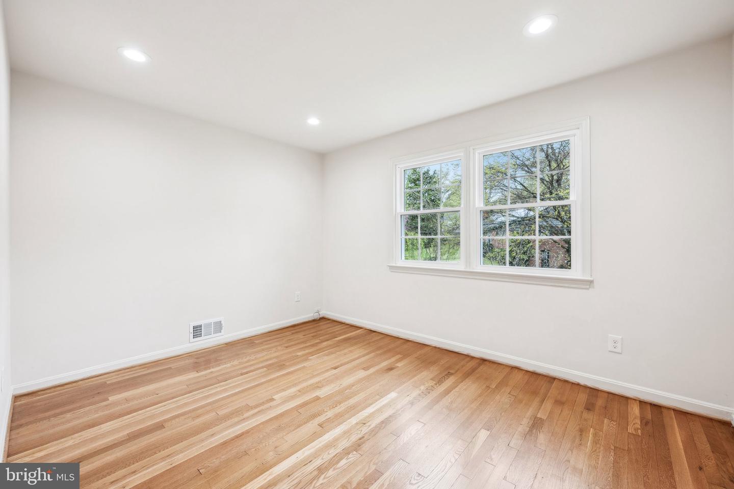 2827 ELLICOTT ST NW, WASHINGTON, District Of Columbia 20008, 5 Bedrooms Bedrooms, ,4 BathroomsBathrooms,Residential,For sale,2827 ELLICOTT ST NW,DCDC2199074 MLS # DCDC2199074