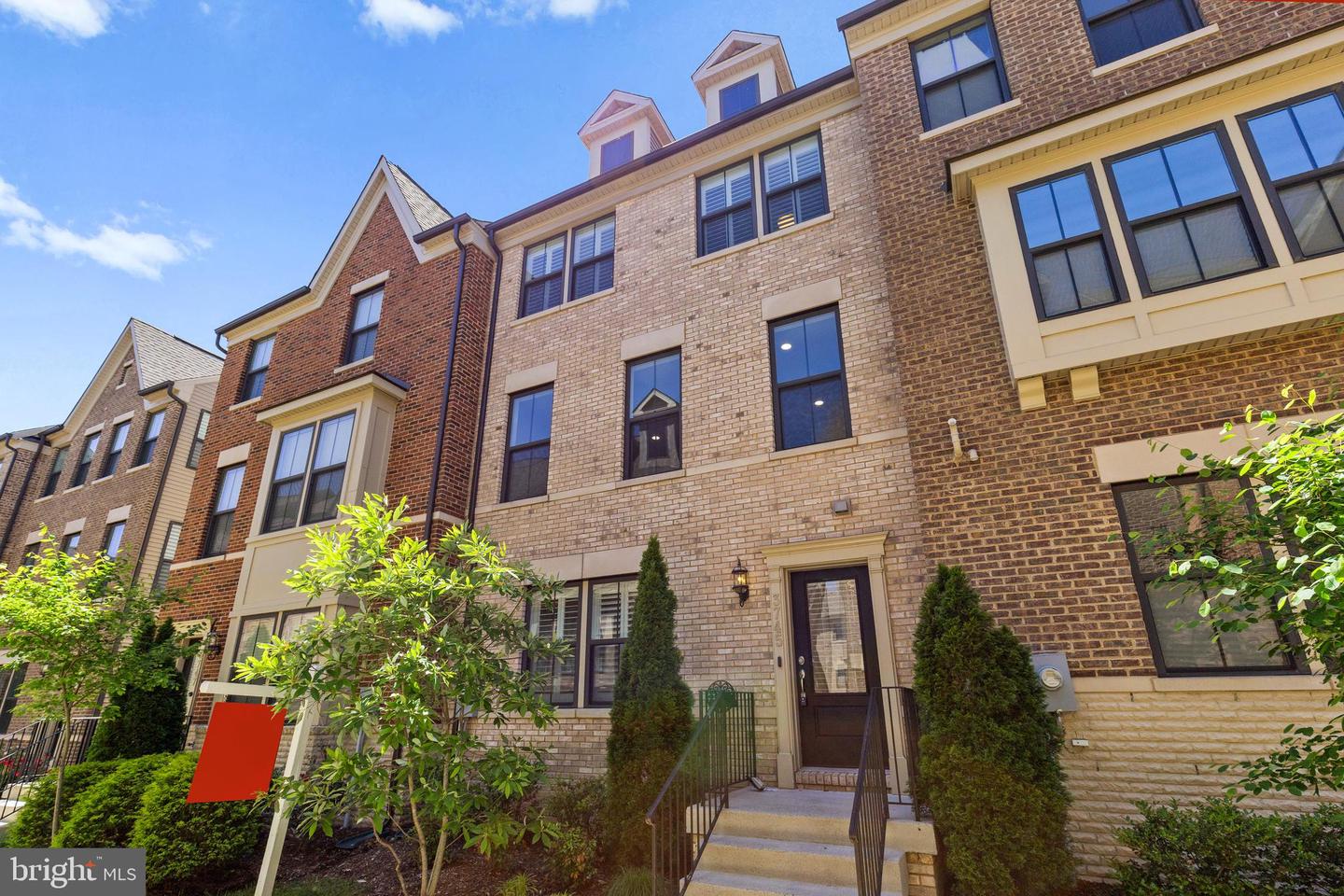 3745 SIGNAL KNOB CT, FALLS CHURCH, Virginia 22041, 4 Bedrooms Bedrooms, ,2 BathroomsBathrooms,Residential,For sale,3745 SIGNAL KNOB CT,VAFX2238810 MLS # VAFX2238810