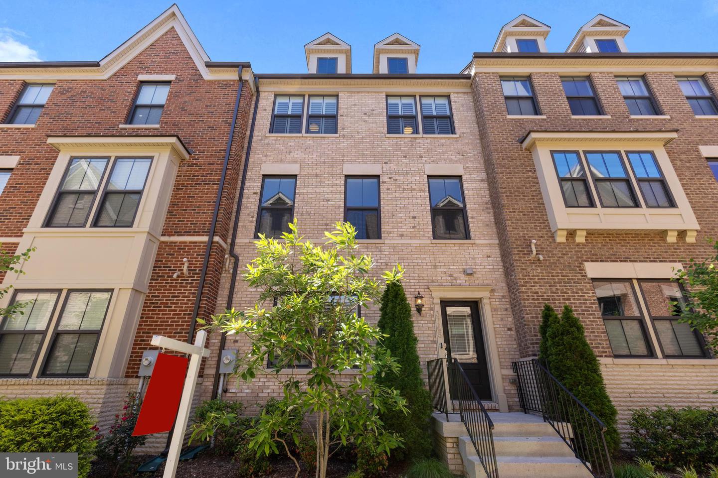 3745 SIGNAL KNOB CT, FALLS CHURCH, Virginia 22041, 4 Bedrooms Bedrooms, ,2 BathroomsBathrooms,Residential,For sale,3745 SIGNAL KNOB CT,VAFX2238810 MLS # VAFX2238810