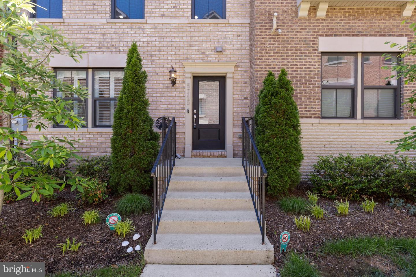 3745 SIGNAL KNOB CT, FALLS CHURCH, Virginia 22041, 4 Bedrooms Bedrooms, ,2 BathroomsBathrooms,Residential,For sale,3745 SIGNAL KNOB CT,VAFX2238810 MLS # VAFX2238810