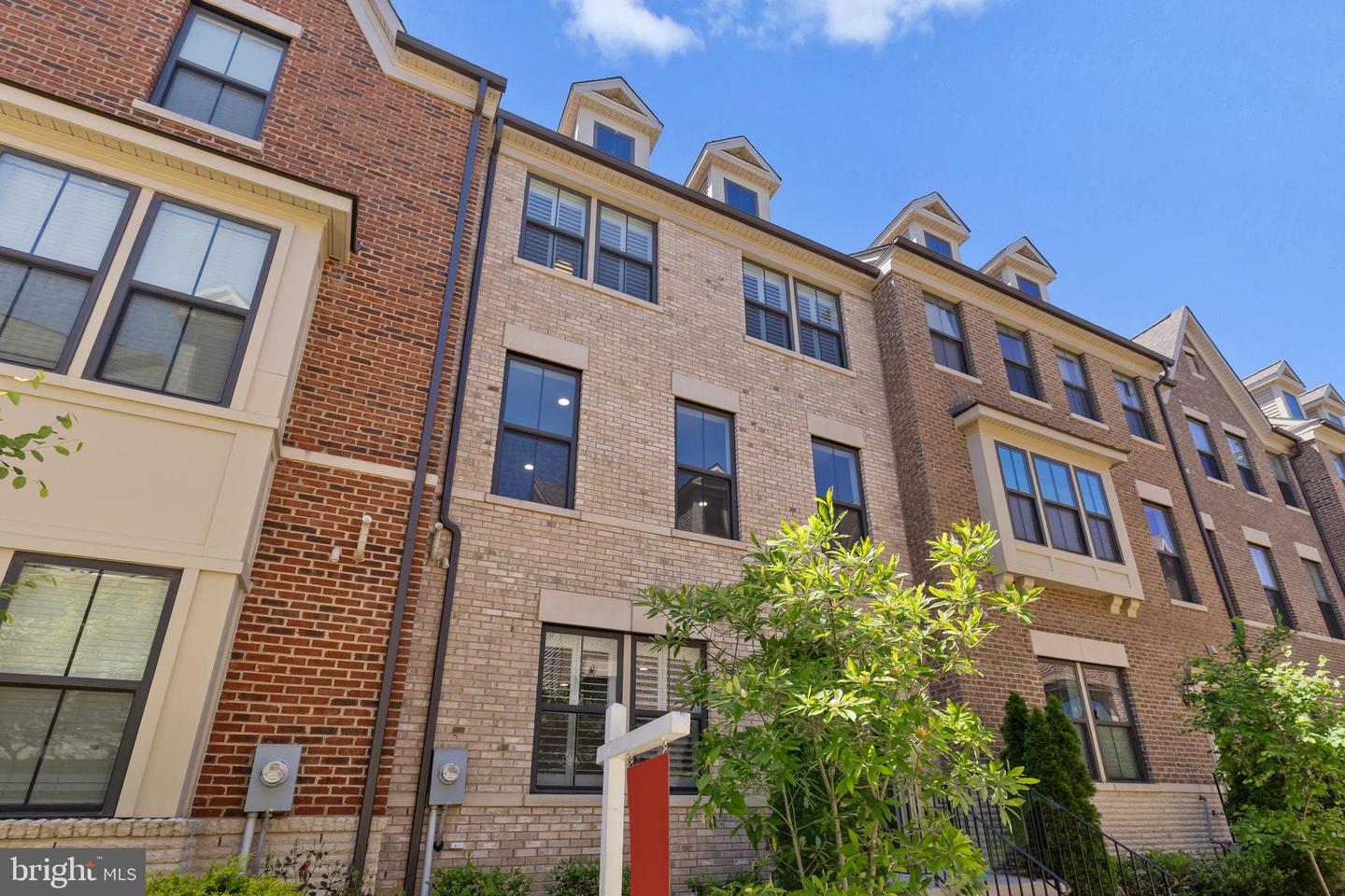 3745 SIGNAL KNOB CT, FALLS CHURCH, Virginia 22041, 4 Bedrooms Bedrooms, ,2 BathroomsBathrooms,Residential,For sale,3745 SIGNAL KNOB CT,VAFX2238810 MLS # VAFX2238810