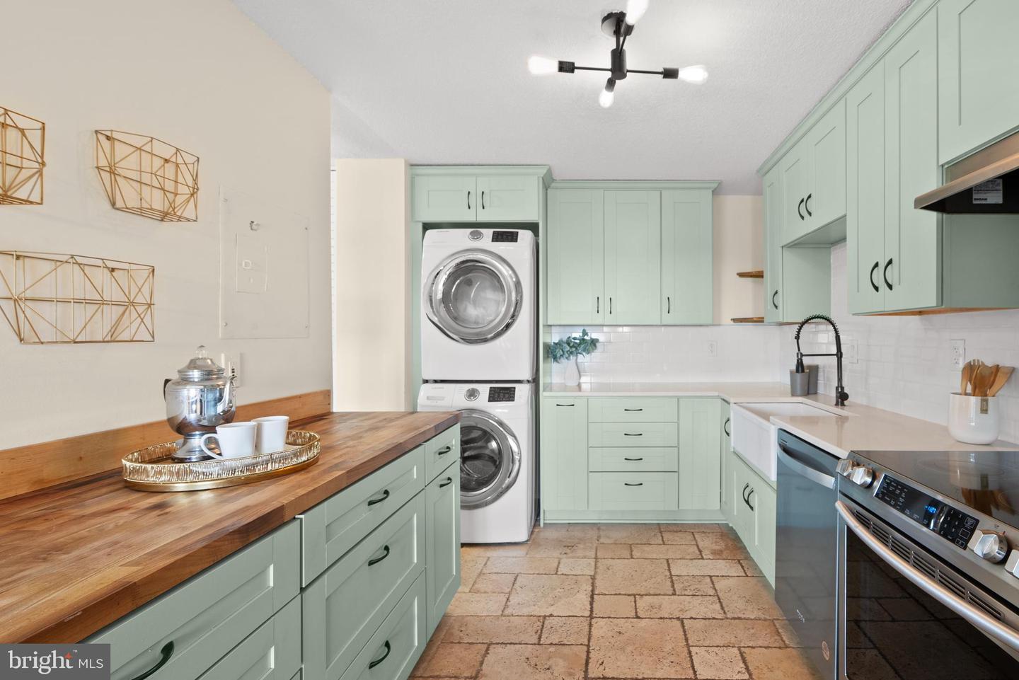 307 YOAKUM PKWY #821, ALEXANDRIA, Virginia 22304, 2 Bedrooms Bedrooms, ,2 BathroomsBathrooms,Residential,For sale,307 YOAKUM PKWY #821,VAAX2045046 MLS # VAAX2045046